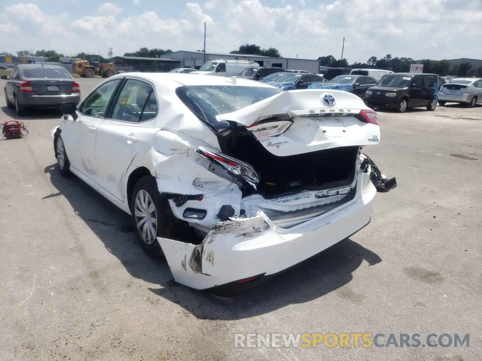 3 Photograph of a damaged car 4T1E31AK7LU521955 TOYOTA CAMRY 2020