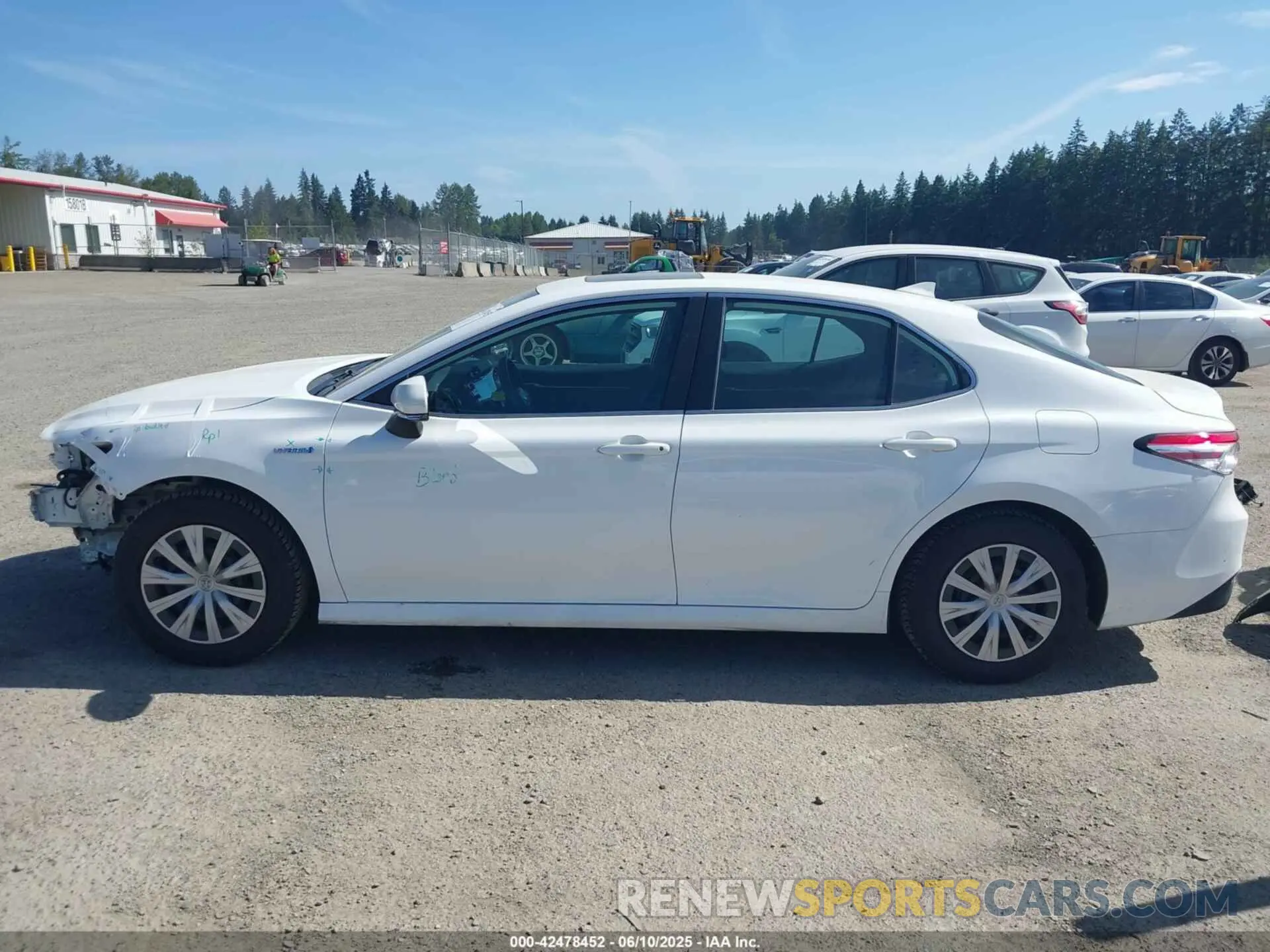 15 Photograph of a damaged car 4T1E31AK8LU529949 TOYOTA CAMRY 2020