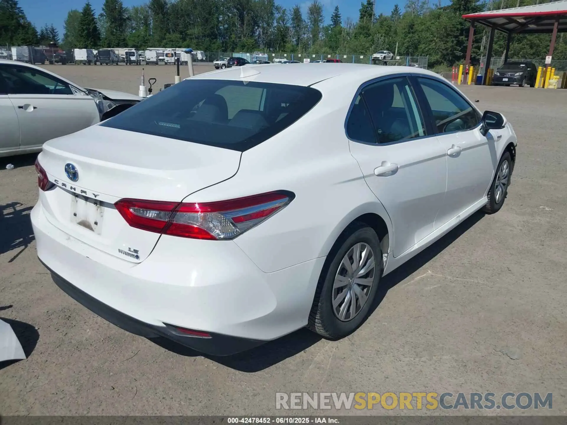 4 Photograph of a damaged car 4T1E31AK8LU529949 TOYOTA CAMRY 2020
