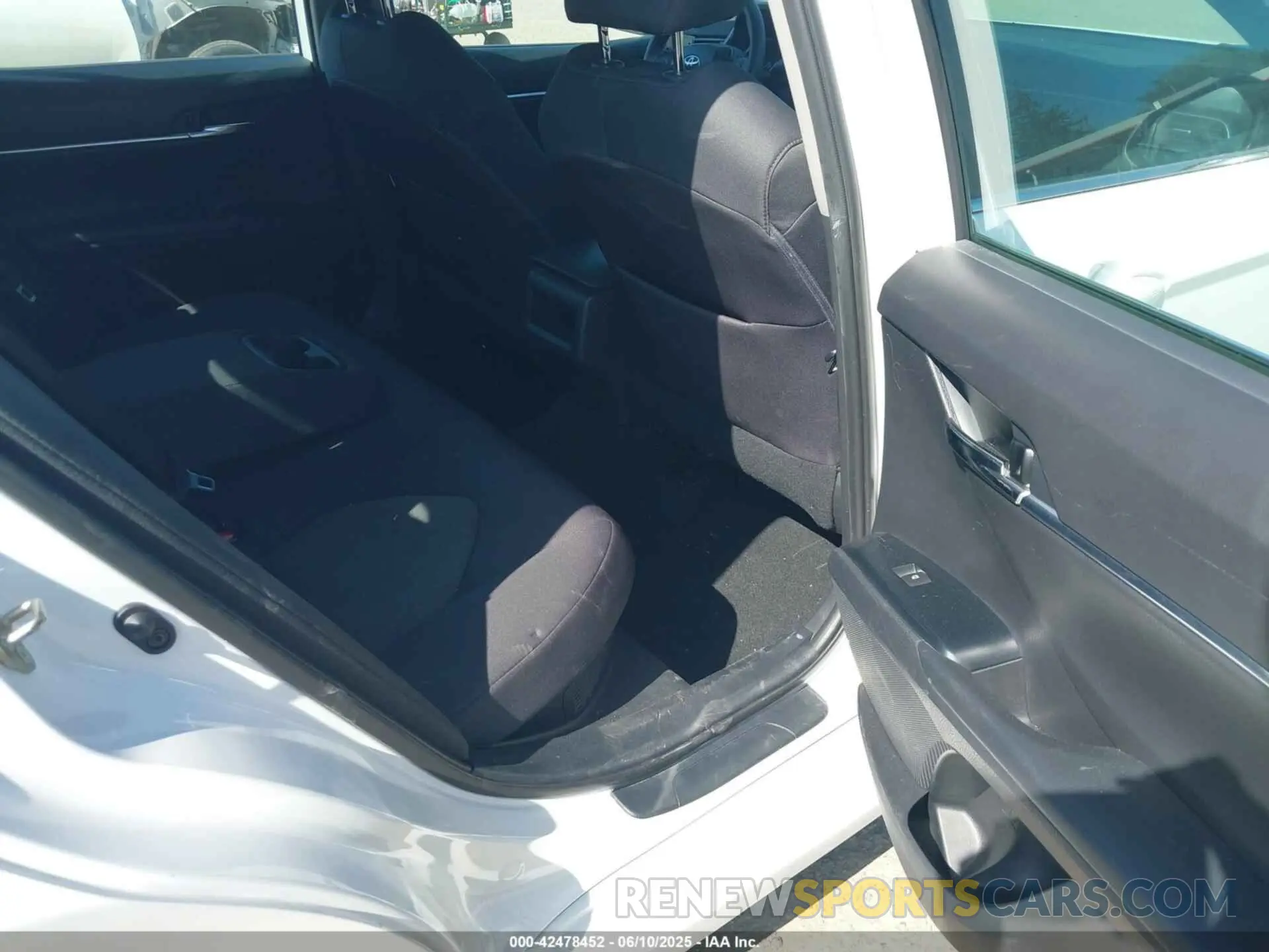 8 Photograph of a damaged car 4T1E31AK8LU529949 TOYOTA CAMRY 2020