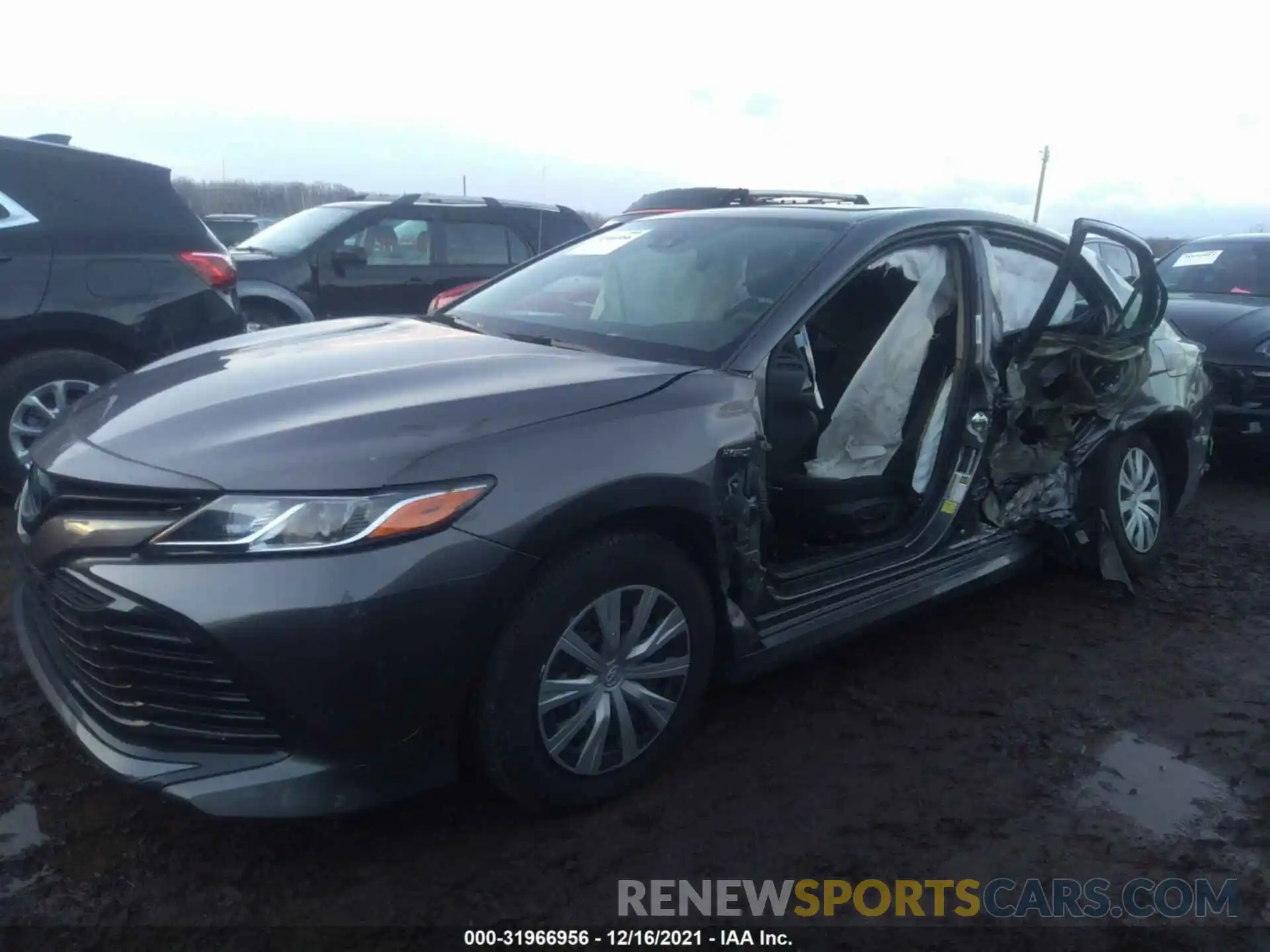 2 Photograph of a damaged car 4T1E31AKXLU522288 TOYOTA CAMRY 2020