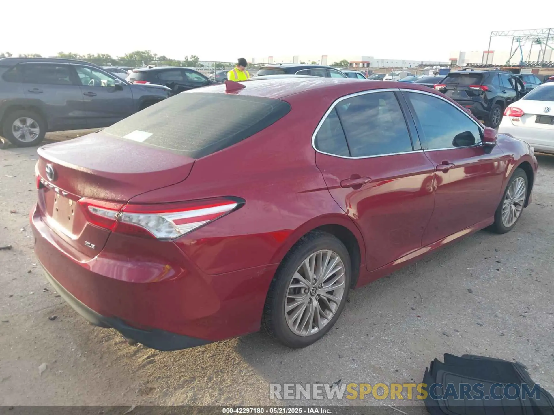 4 Photograph of a damaged car 4T1F11AK0LU388143 TOYOTA CAMRY 2020
