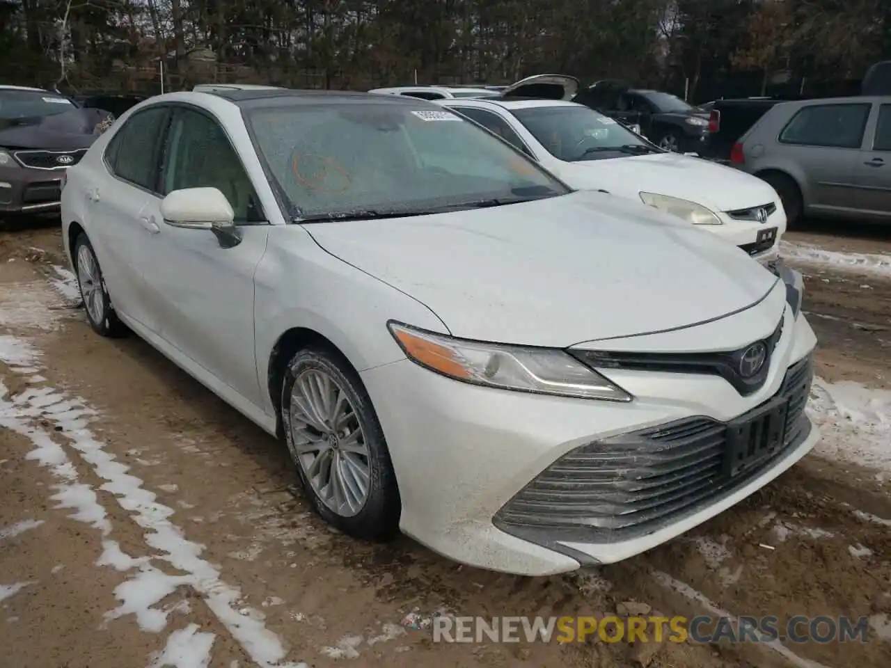 1 Photograph of a damaged car 4T1F11AK0LU887914 TOYOTA CAMRY 2020