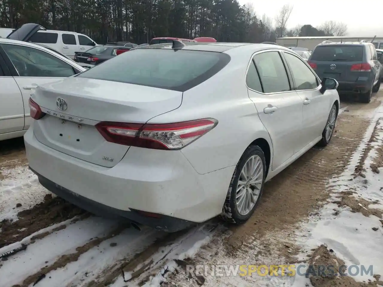 4 Photograph of a damaged car 4T1F11AK0LU887914 TOYOTA CAMRY 2020