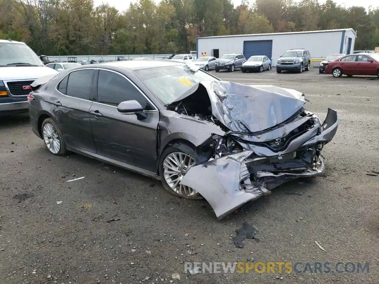 4 Photograph of a damaged car 4T1F11AK0LU997068 TOYOTA CAMRY 2020