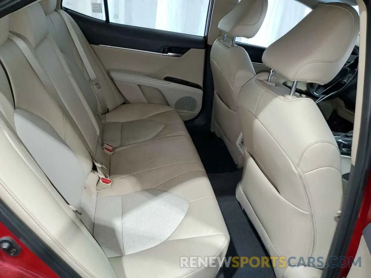 10 Photograph of a damaged car 4T1F11AK1LU300927 TOYOTA CAMRY 2020