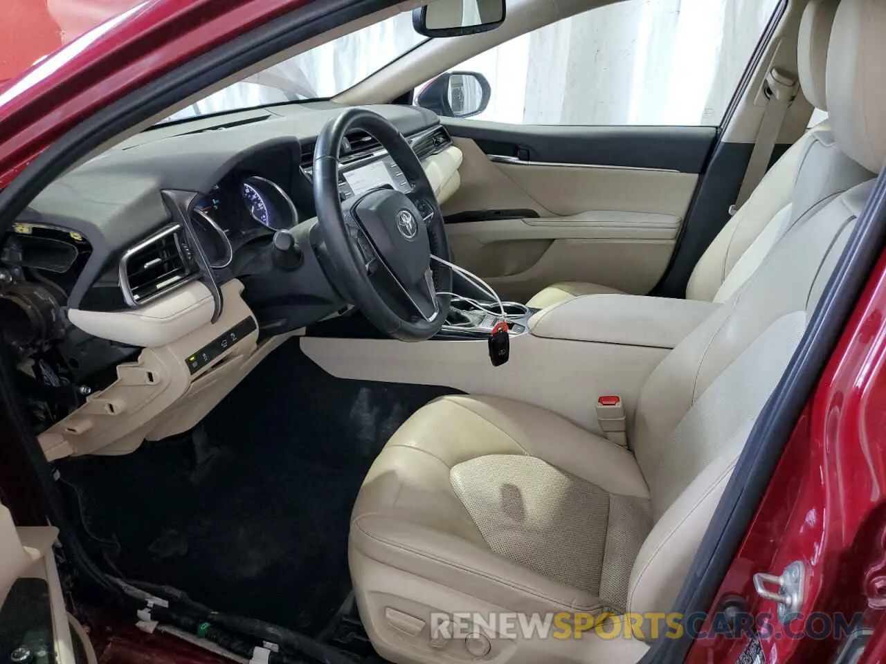 7 Photograph of a damaged car 4T1F11AK1LU300927 TOYOTA CAMRY 2020