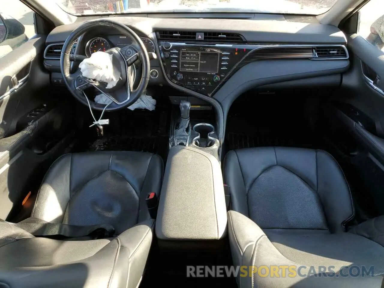 8 Photograph of a damaged car 4T1F11AK1LU303715 TOYOTA CAMRY 2020