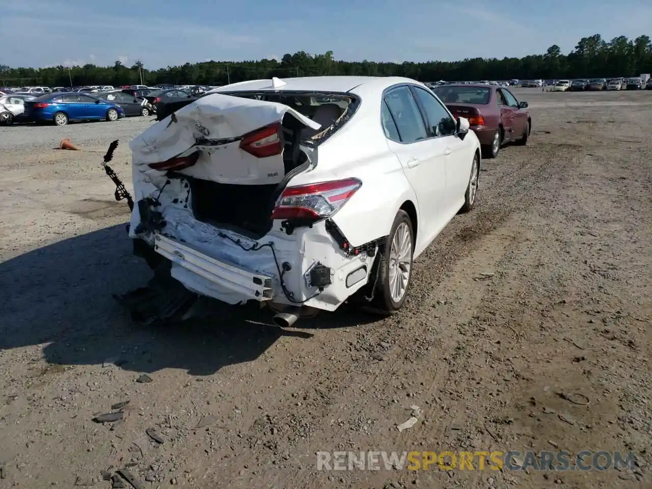 4 Photograph of a damaged car 4T1F11AK1LU365454 TOYOTA CAMRY 2020