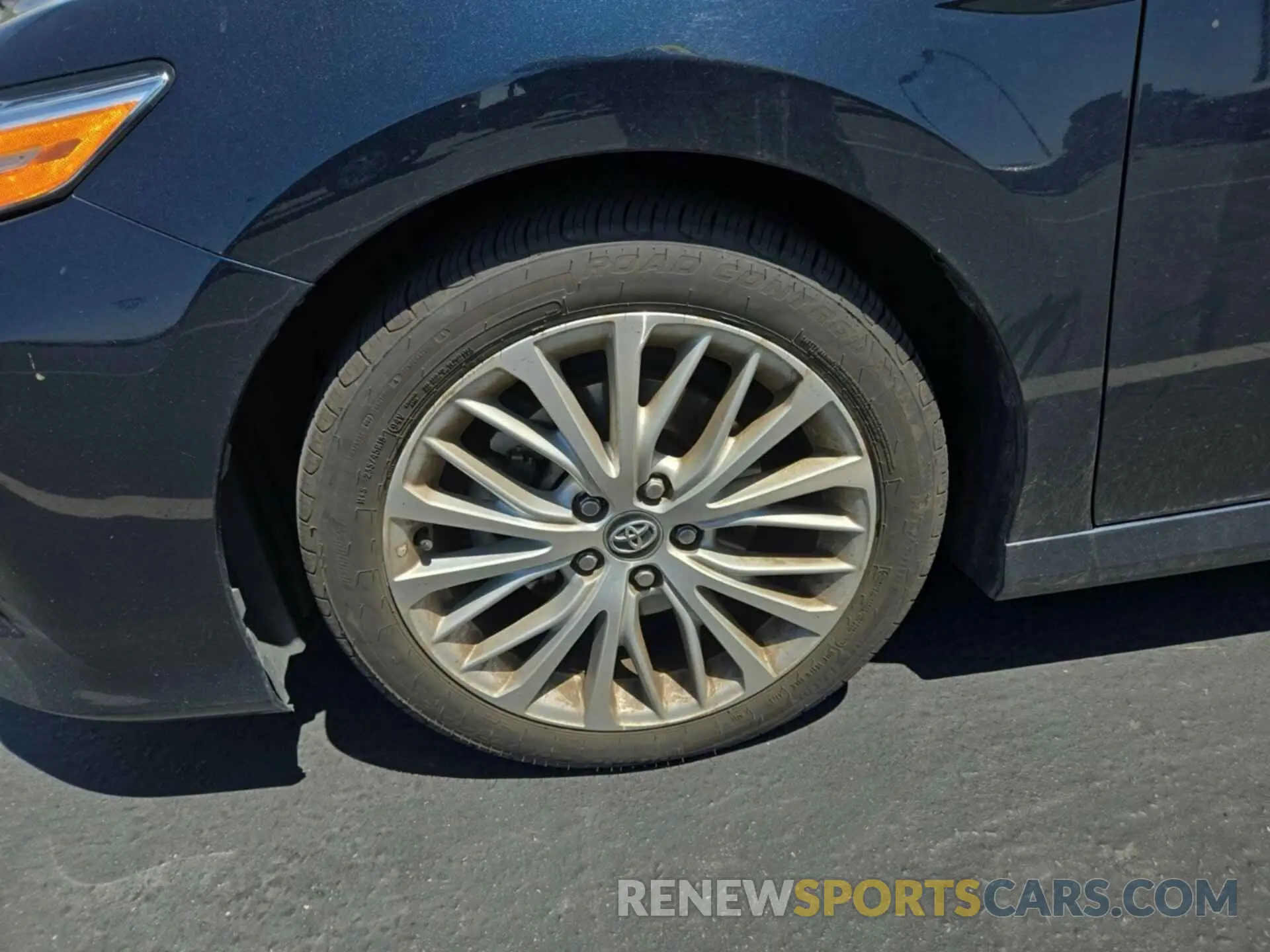 35 Photograph of a damaged car 4T1F11AK1LU857756 TOYOTA CAMRY 2020