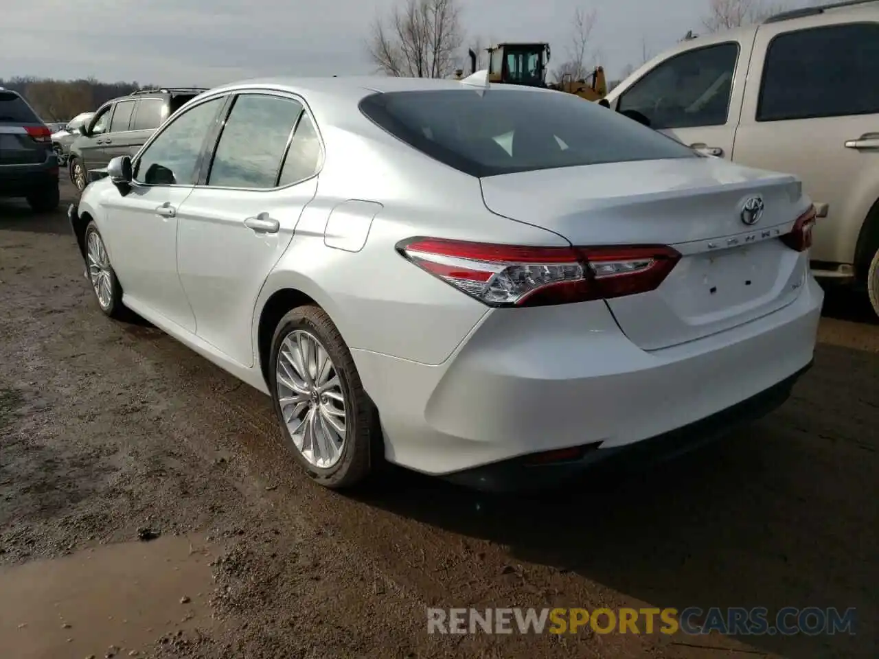 3 Photograph of a damaged car 4T1F11AK1LU942595 TOYOTA CAMRY 2020