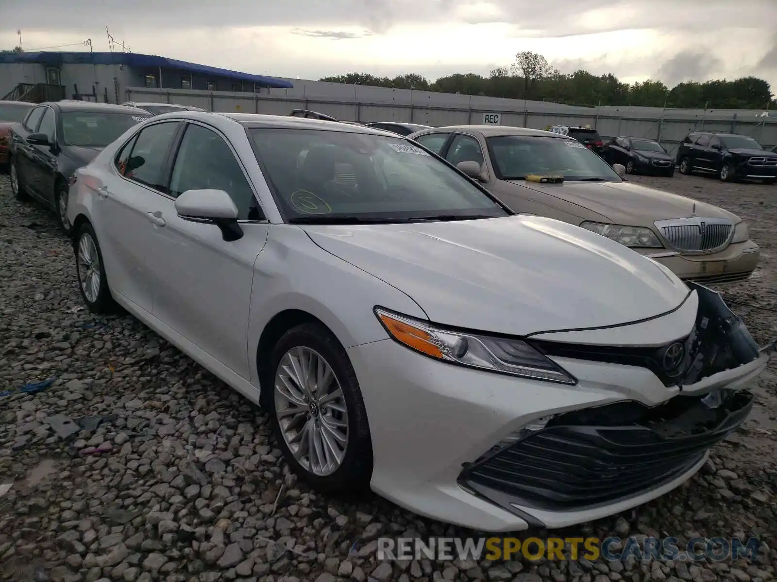 1 Photograph of a damaged car 4T1F11AK1LU944170 TOYOTA CAMRY 2020