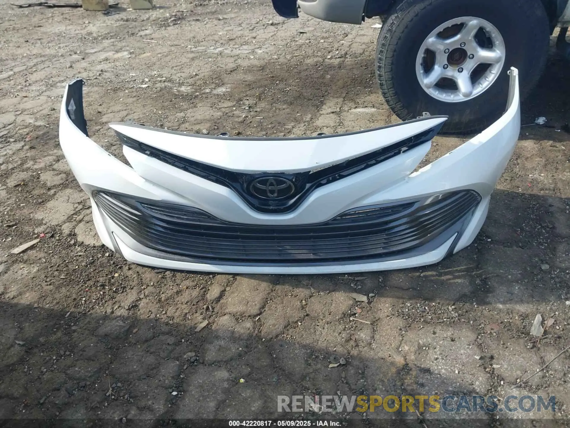 12 Photograph of a damaged car 4T1F11AK1LU996222 TOYOTA CAMRY 2020