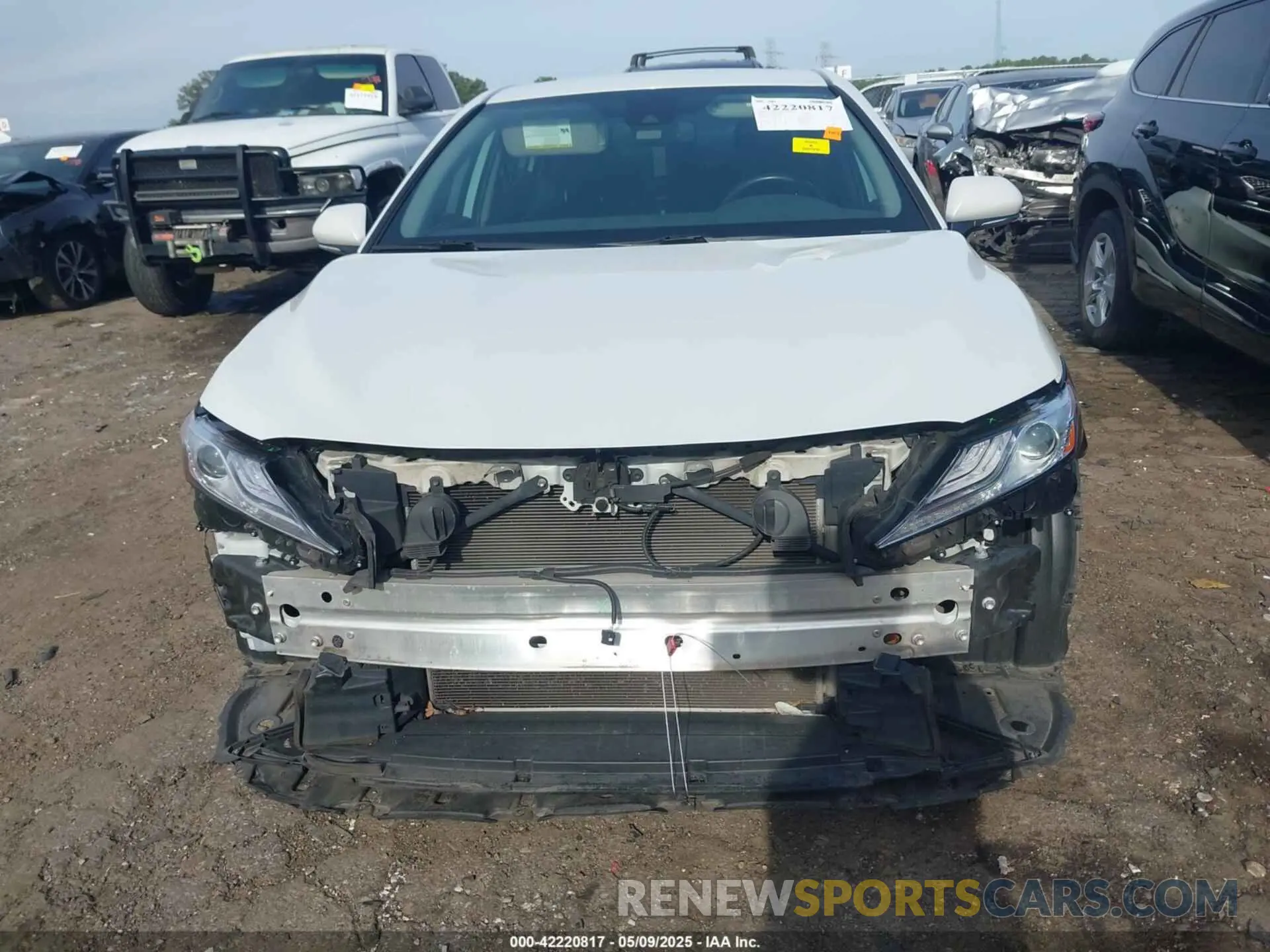13 Photograph of a damaged car 4T1F11AK1LU996222 TOYOTA CAMRY 2020