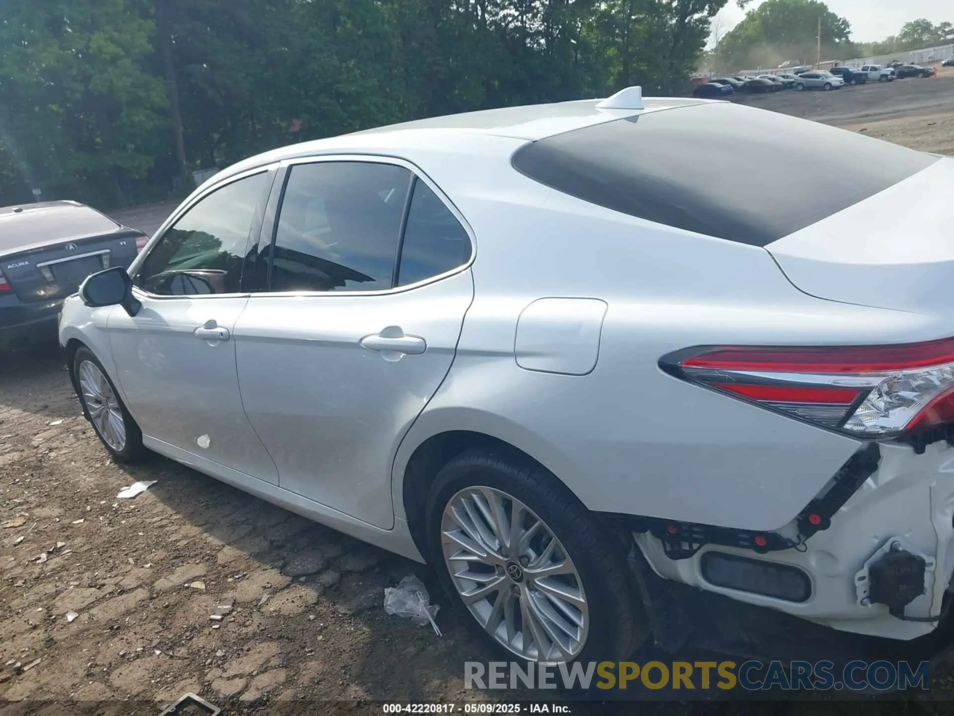 15 Photograph of a damaged car 4T1F11AK1LU996222 TOYOTA CAMRY 2020