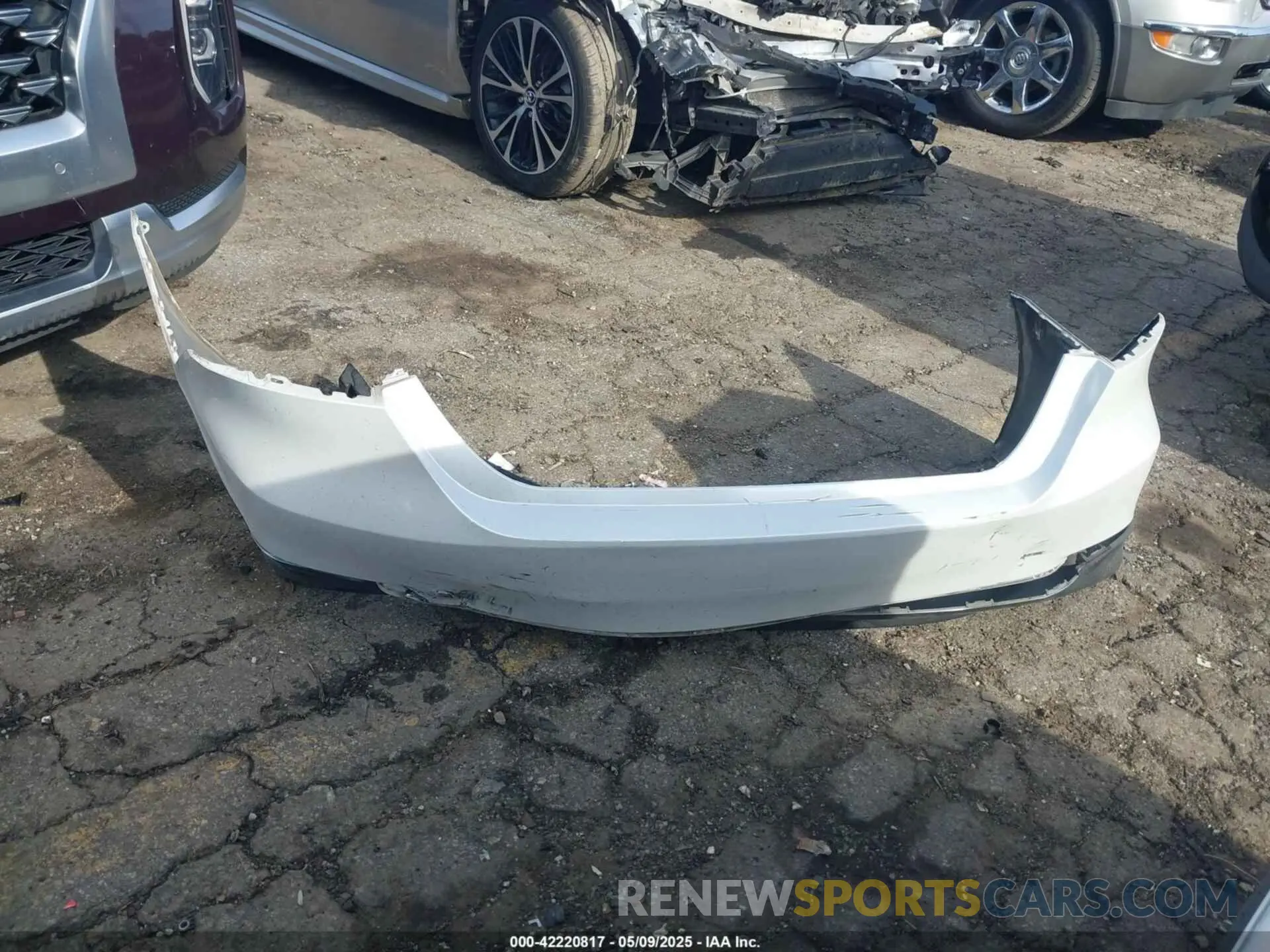 18 Photograph of a damaged car 4T1F11AK1LU996222 TOYOTA CAMRY 2020