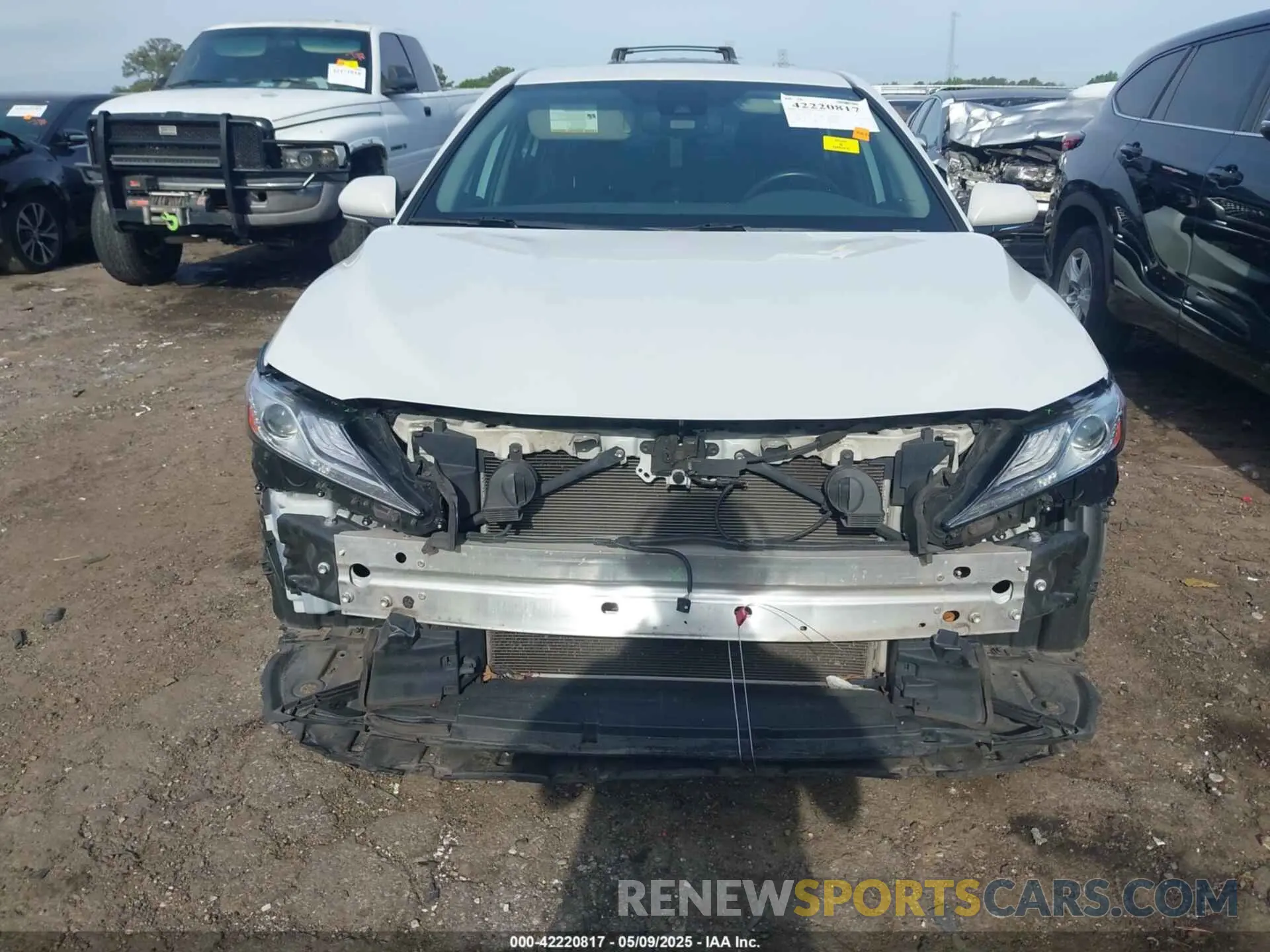 6 Photograph of a damaged car 4T1F11AK1LU996222 TOYOTA CAMRY 2020