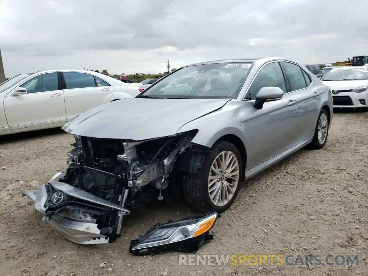 2 Photograph of a damaged car 4T1F11AK2LU500618 TOYOTA CAMRY 2020