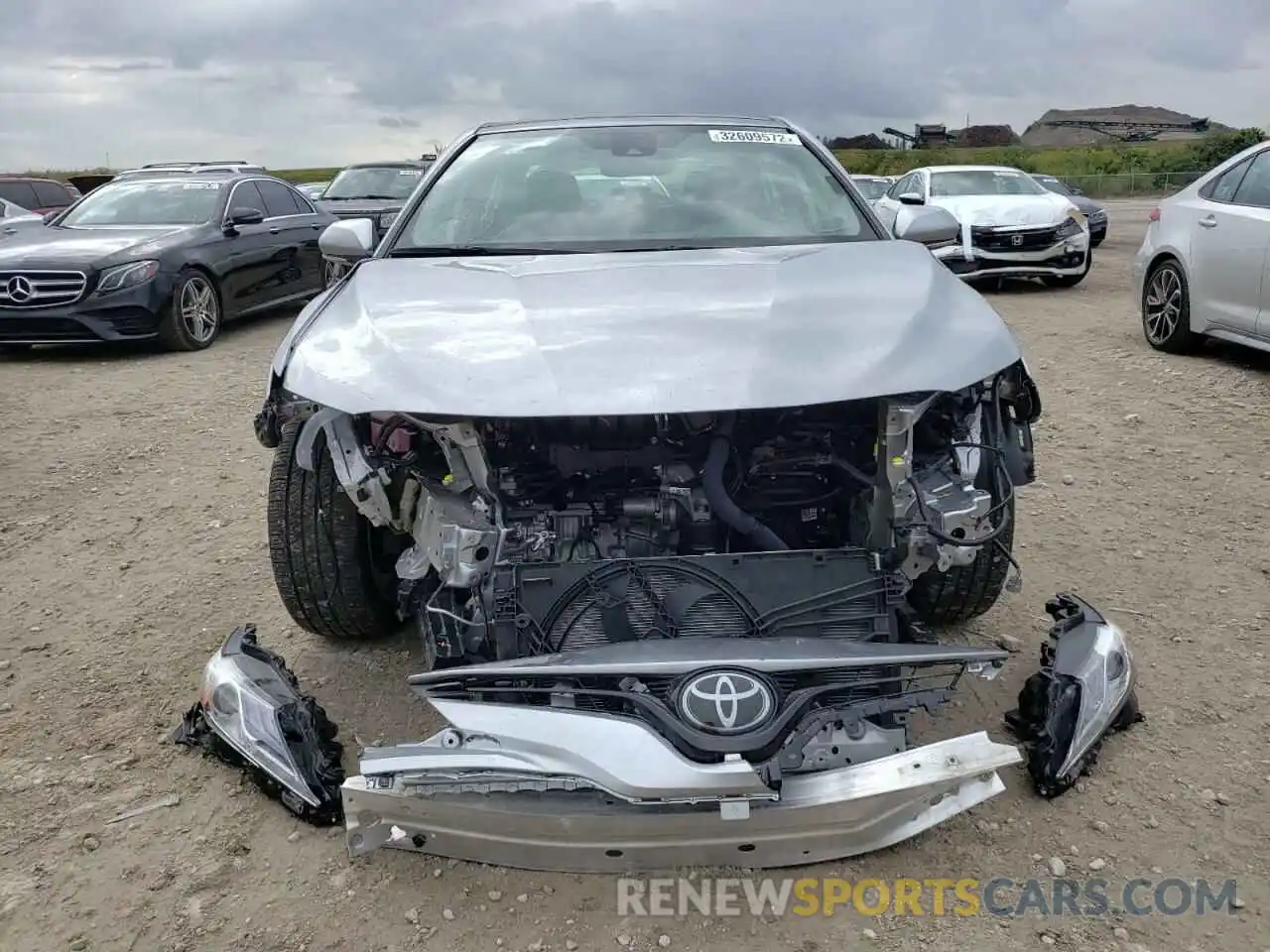 9 Photograph of a damaged car 4T1F11AK2LU500618 TOYOTA CAMRY 2020