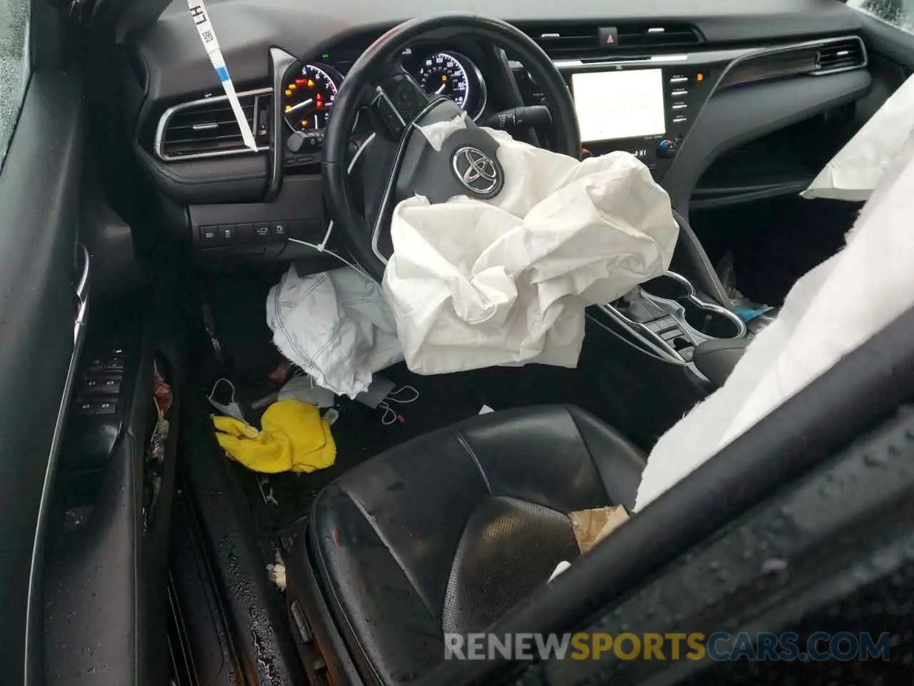 8 Photograph of a damaged car 4T1F11AK2LU916233 TOYOTA CAMRY 2020