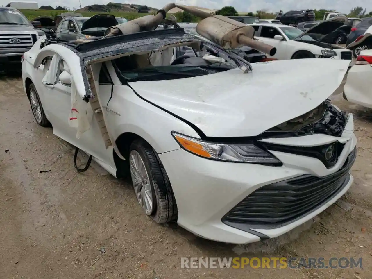 1 Photograph of a damaged car 4T1F11AK2LU997766 TOYOTA CAMRY 2020