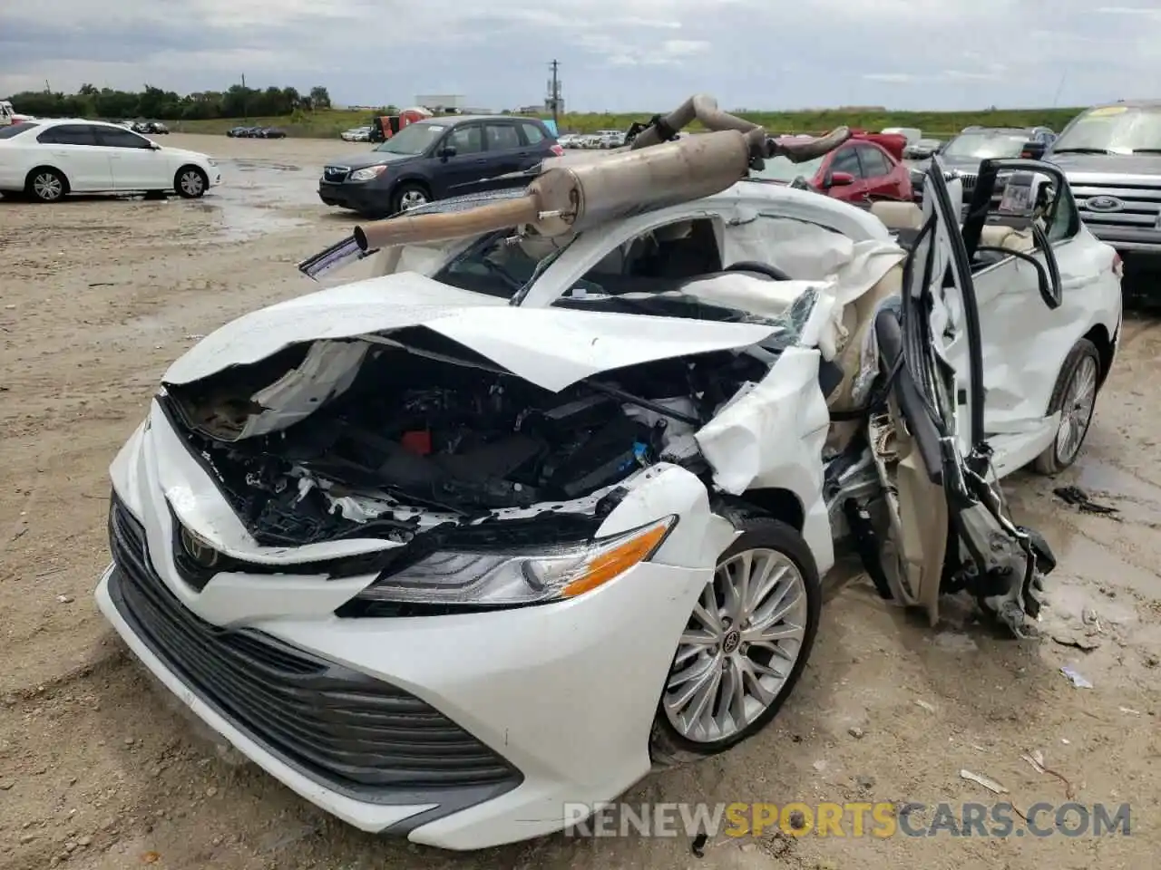 2 Photograph of a damaged car 4T1F11AK2LU997766 TOYOTA CAMRY 2020