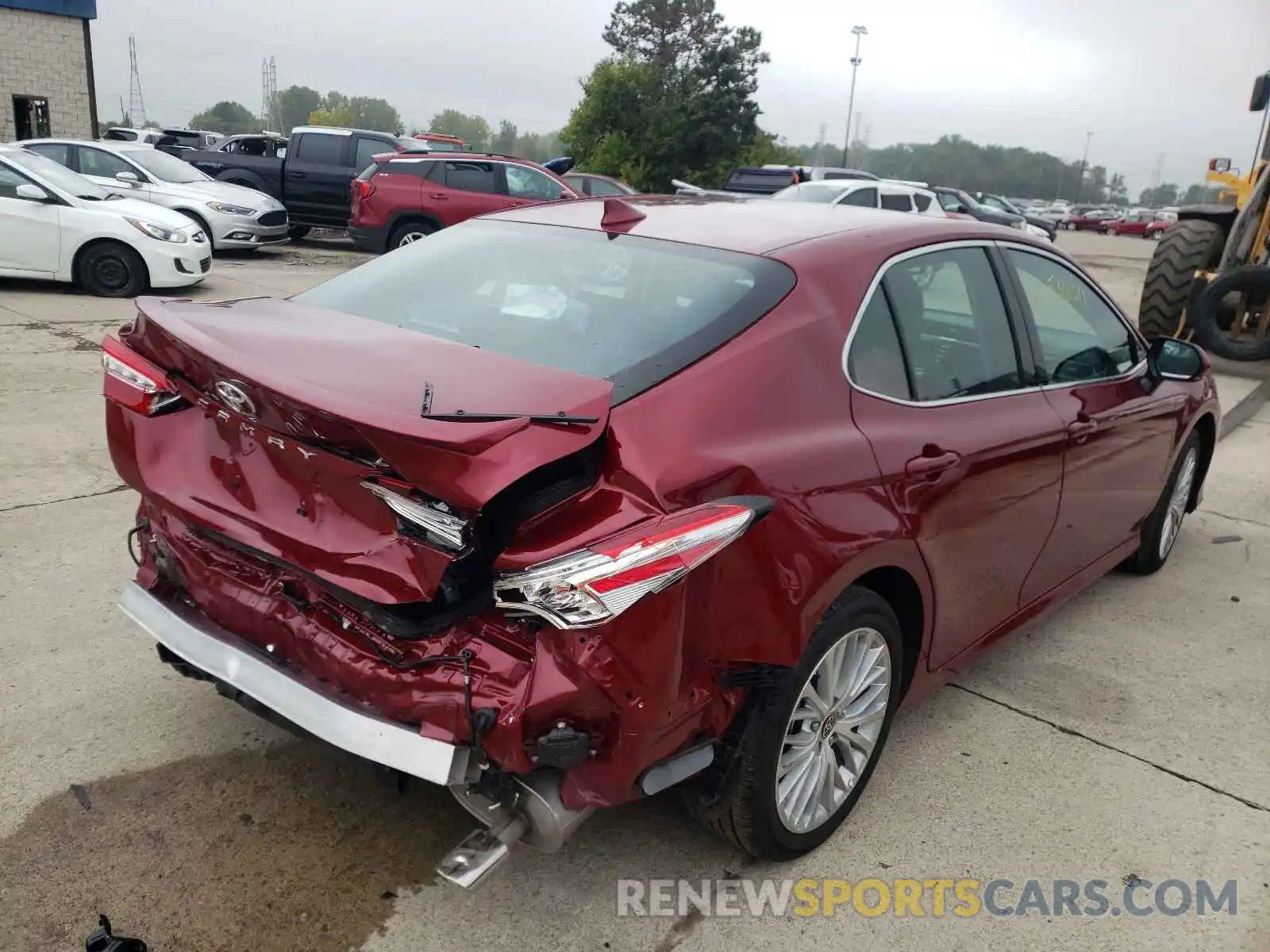 4 Photograph of a damaged car 4T1F11AK3LU503706 TOYOTA CAMRY 2020