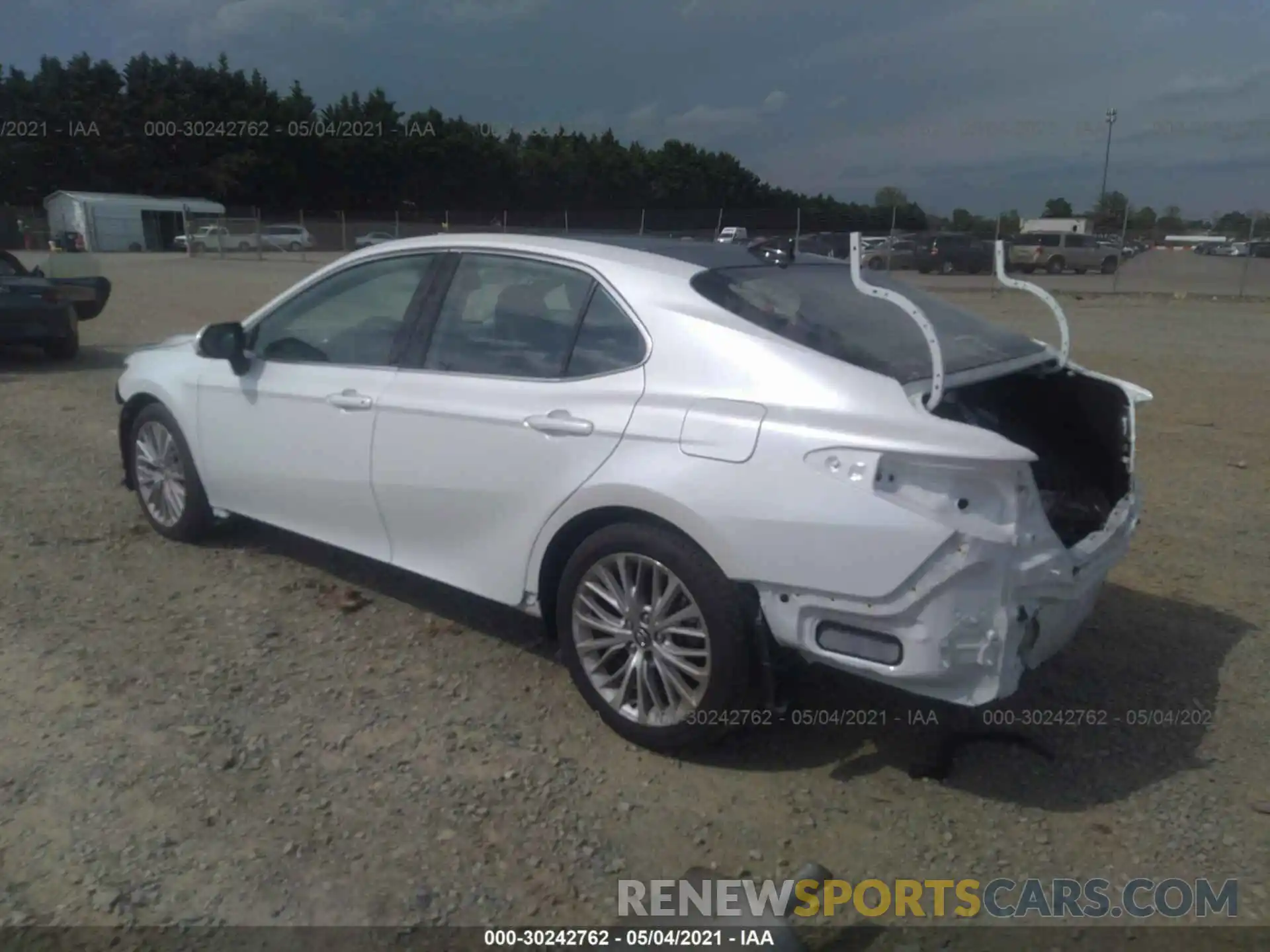 3 Photograph of a damaged car 4T1F11AK3LU922087 TOYOTA CAMRY 2020