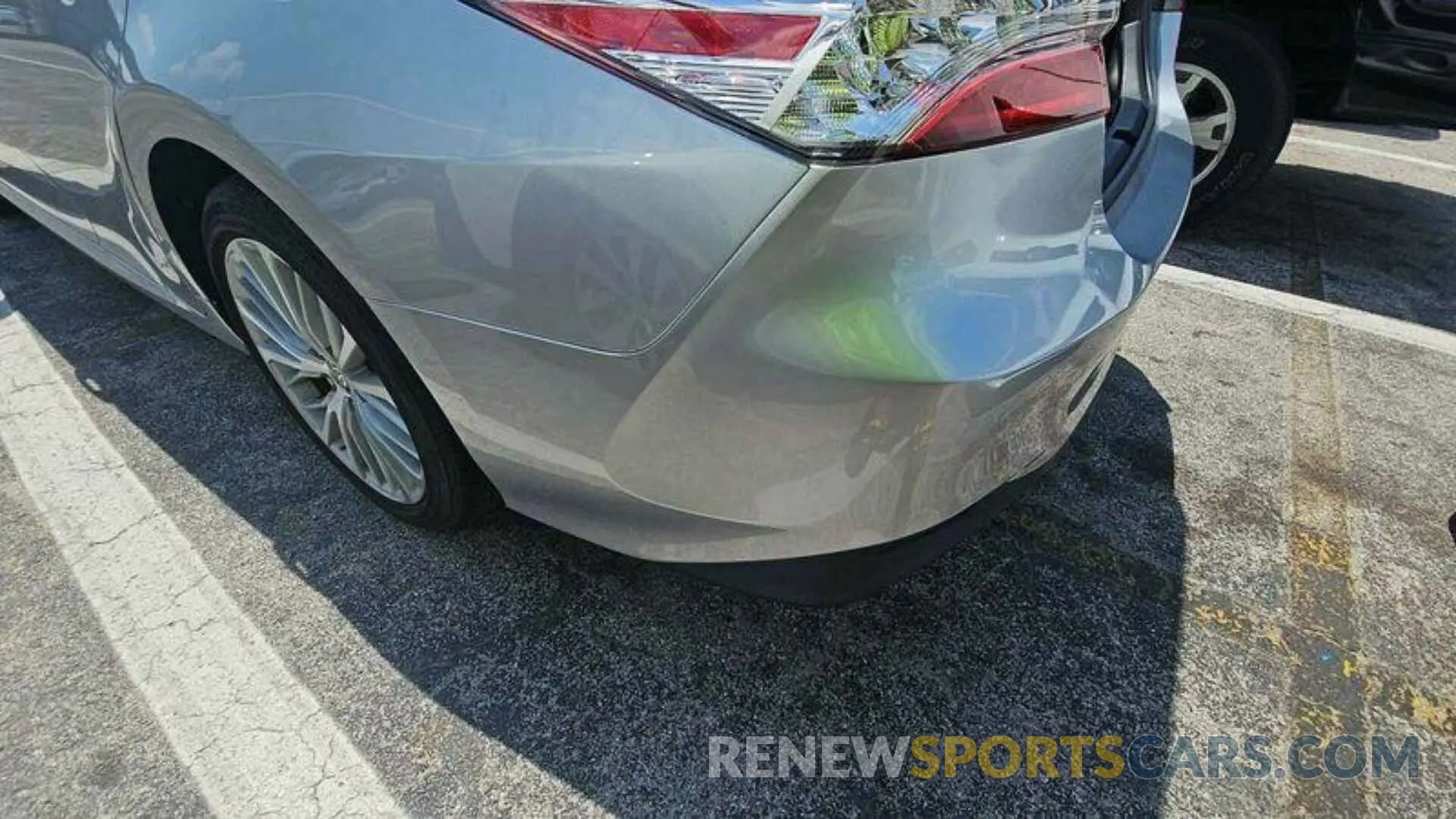 6 Photograph of a damaged car 4T1F11AK3LU947135 TOYOTA CAMRY 2020