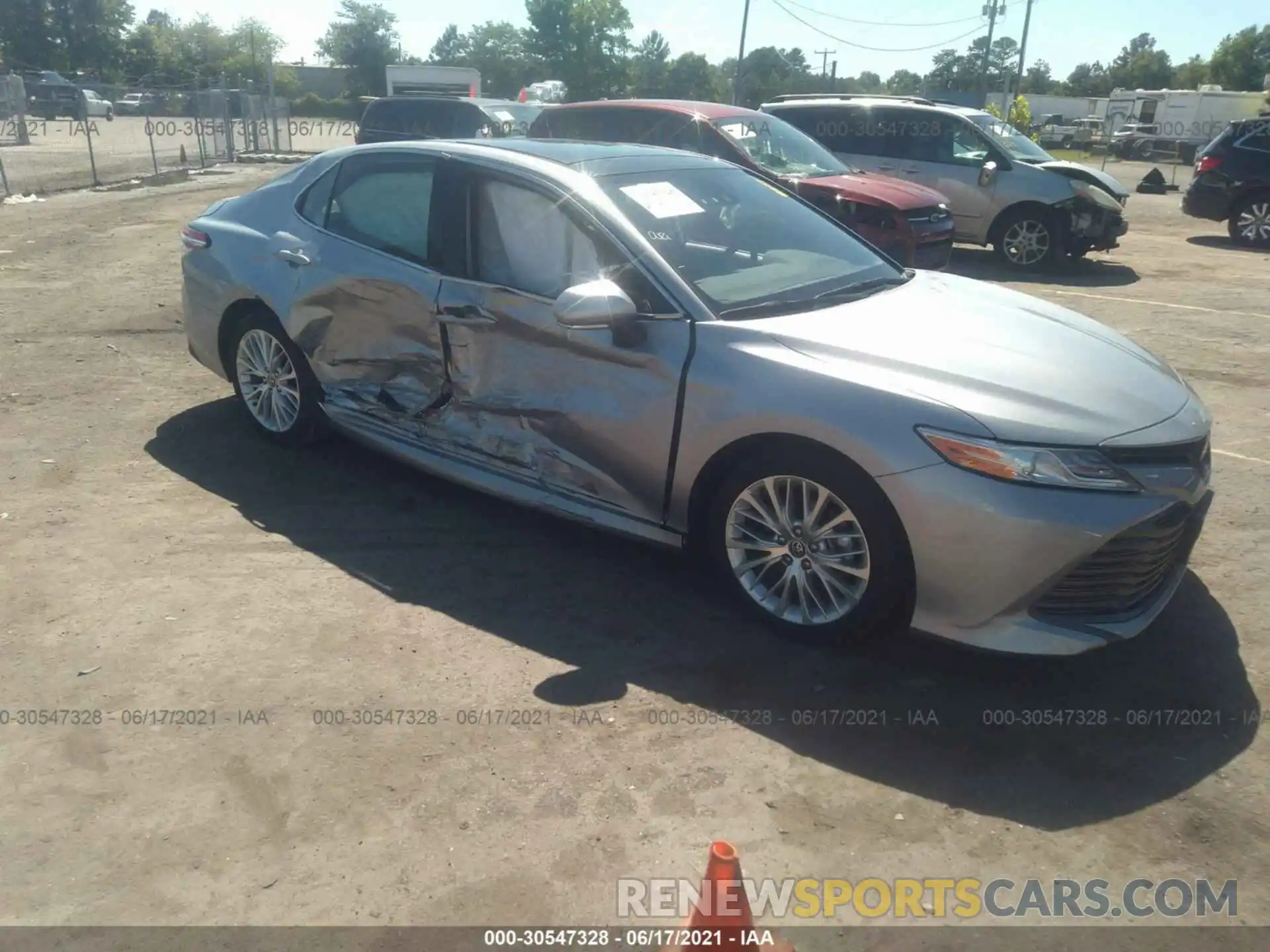 1 Photograph of a damaged car 4T1F11AK3LU966817 TOYOTA CAMRY 2020