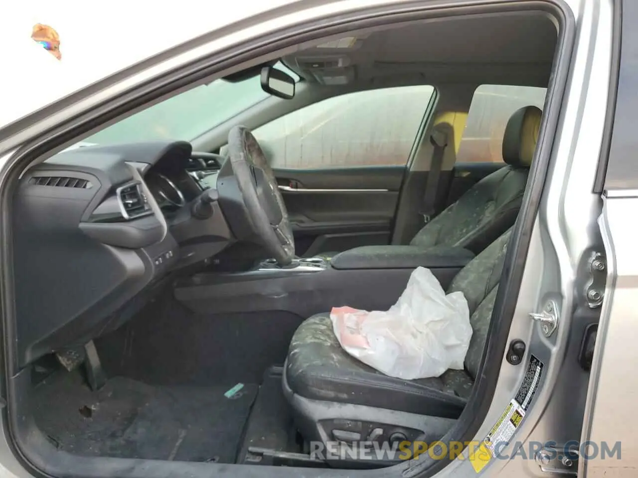 7 Photograph of a damaged car 4T1F11AK3LU997923 TOYOTA CAMRY 2020