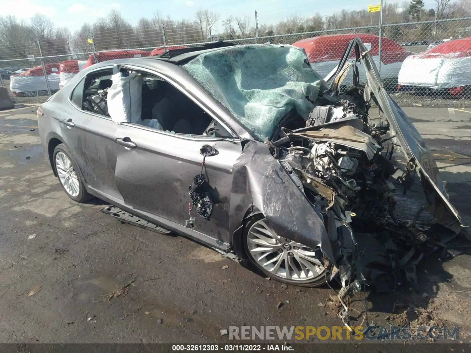 1 Photograph of a damaged car 4T1F11AK4LU312666 TOYOTA CAMRY 2020