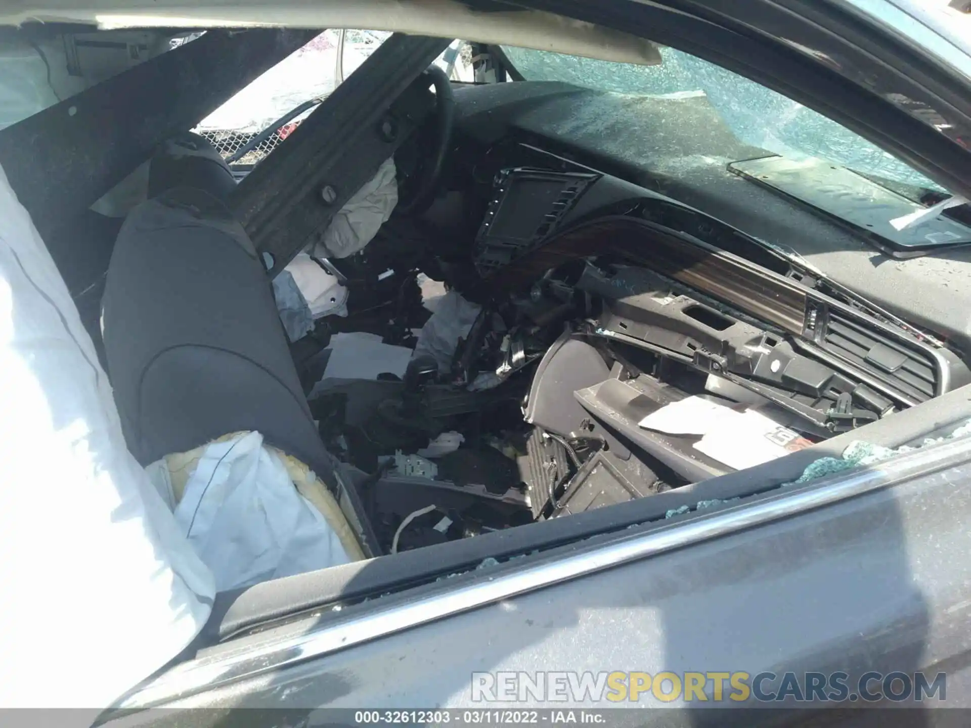 5 Photograph of a damaged car 4T1F11AK4LU312666 TOYOTA CAMRY 2020