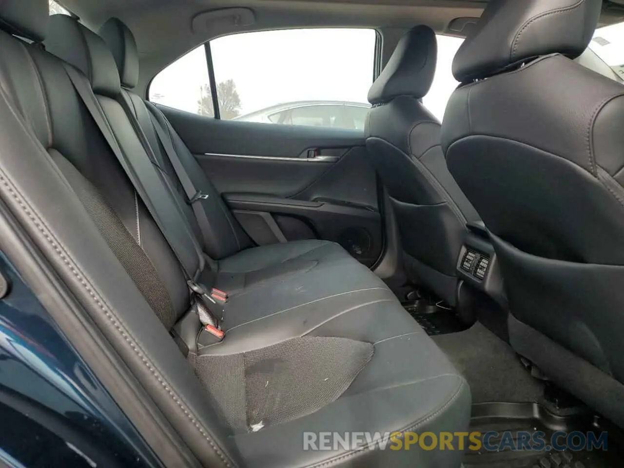 10 Photograph of a damaged car 4T1F11AK4LU336630 TOYOTA CAMRY 2020