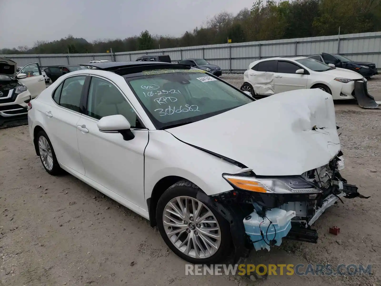 1 Photograph of a damaged car 4T1F11AK5LU306682 TOYOTA CAMRY 2020