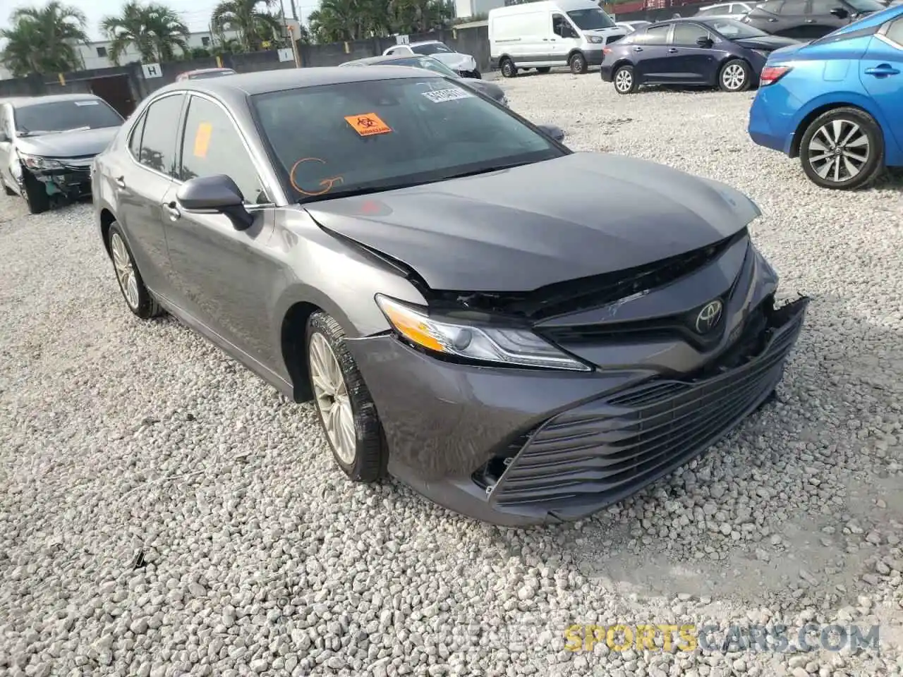 1 Photograph of a damaged car 4T1F11AK5LU877007 TOYOTA CAMRY 2020