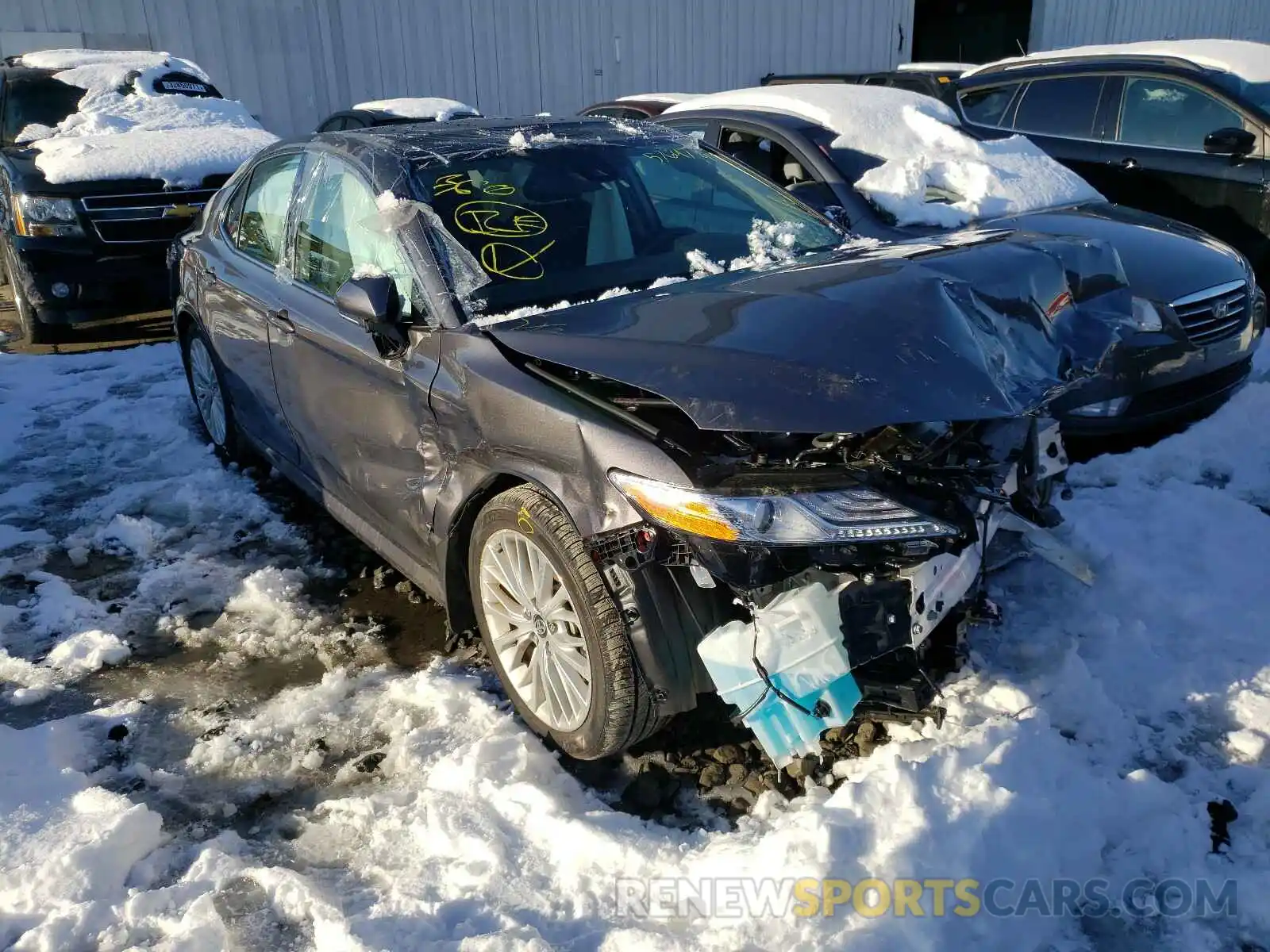 1 Photograph of a damaged car 4T1F11AK6LU339822 TOYOTA CAMRY 2020