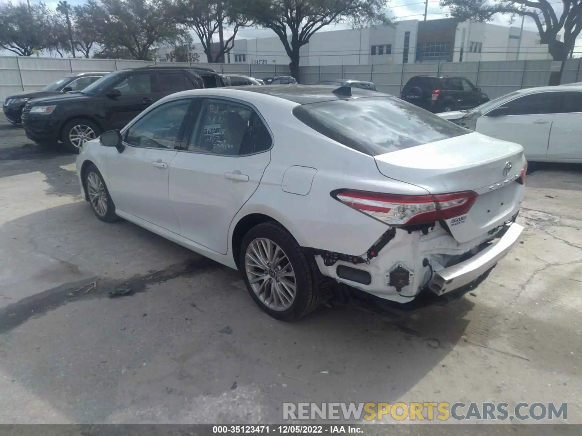 3 Photograph of a damaged car 4T1F11AK6LU982350 TOYOTA CAMRY 2020