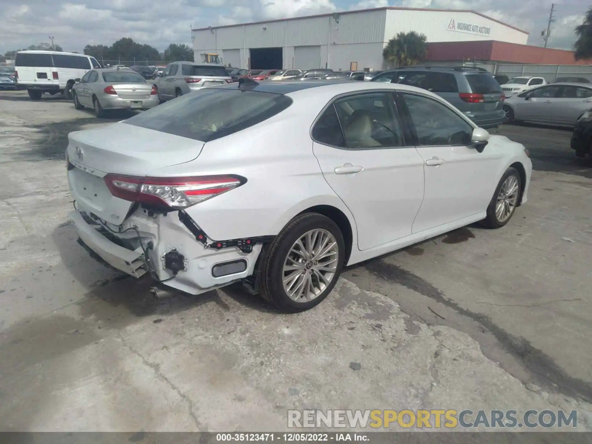 4 Photograph of a damaged car 4T1F11AK6LU982350 TOYOTA CAMRY 2020