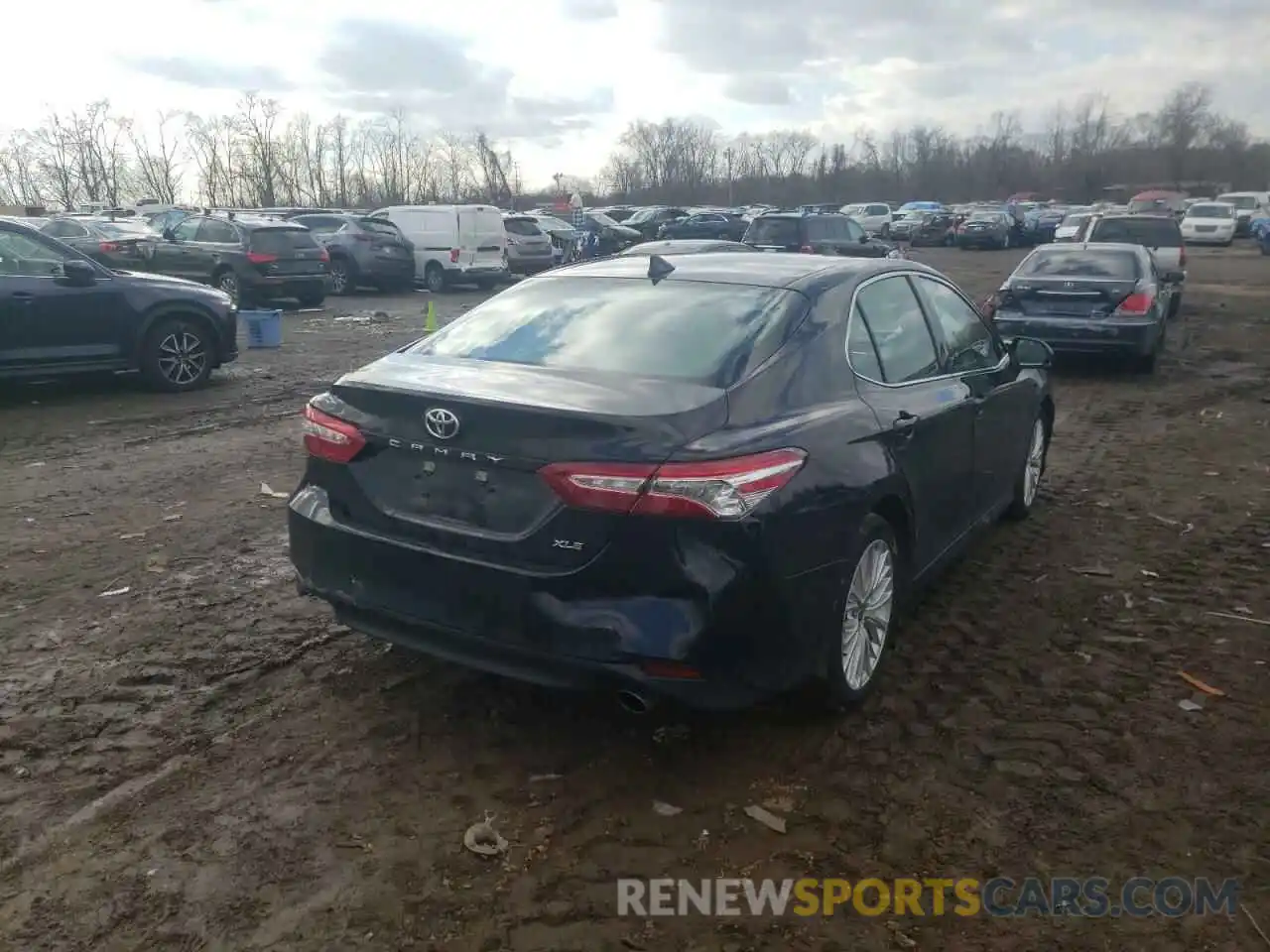 4 Photograph of a damaged car 4T1F11AK7LU386650 TOYOTA CAMRY 2020