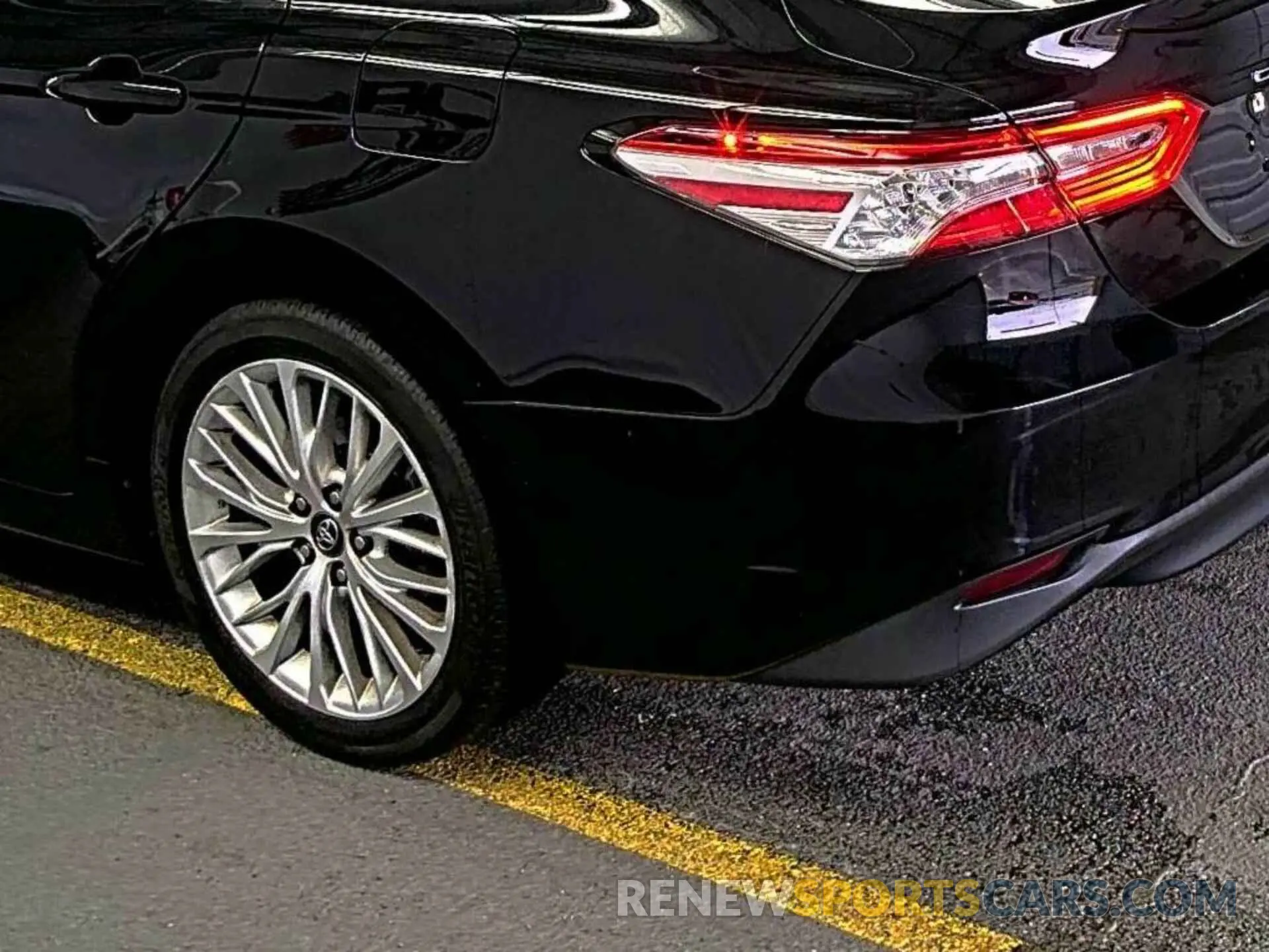 14 Photograph of a damaged car 4T1F11AK8LU344715 TOYOTA CAMRY 2020