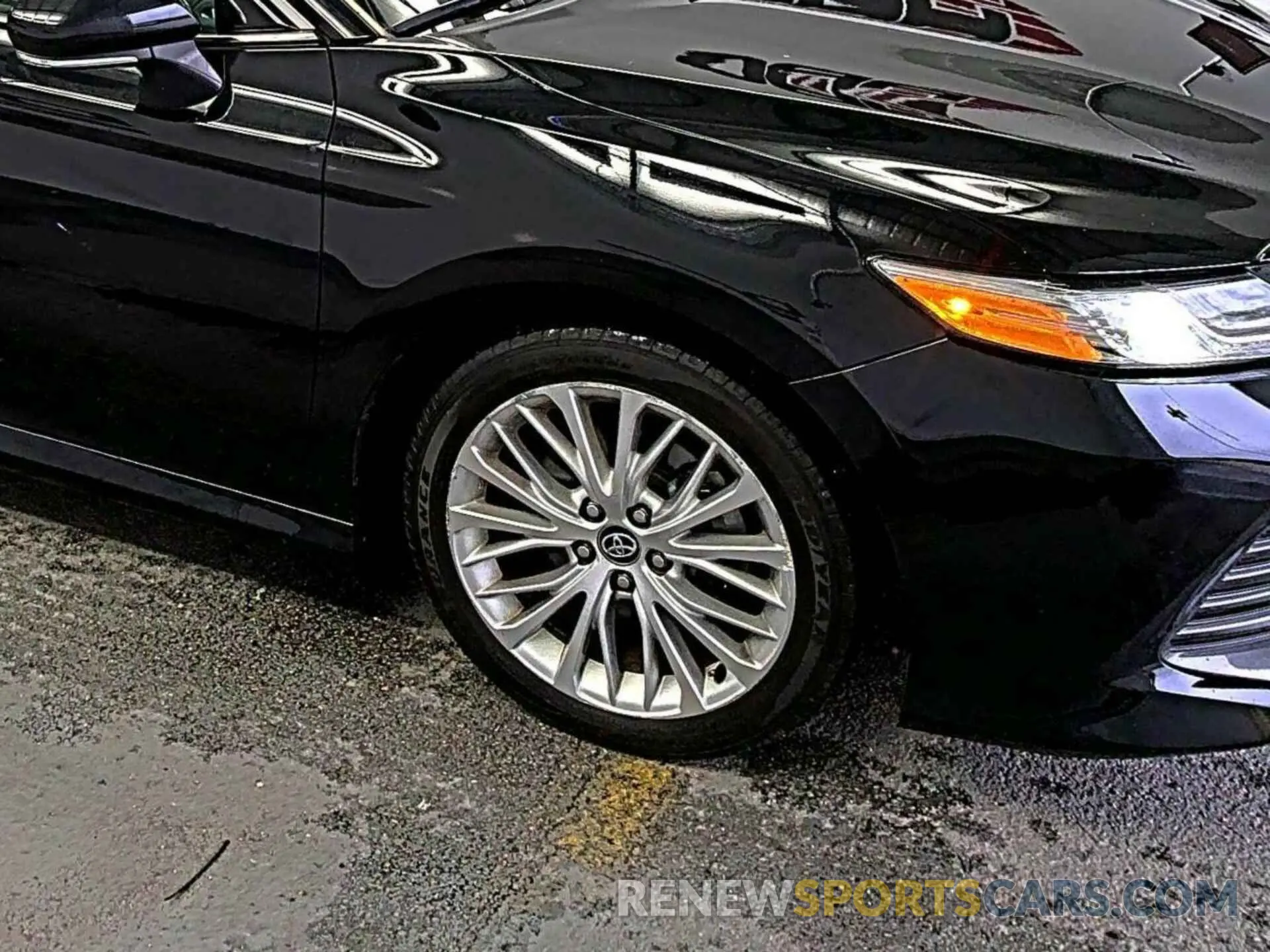 24 Photograph of a damaged car 4T1F11AK8LU344715 TOYOTA CAMRY 2020