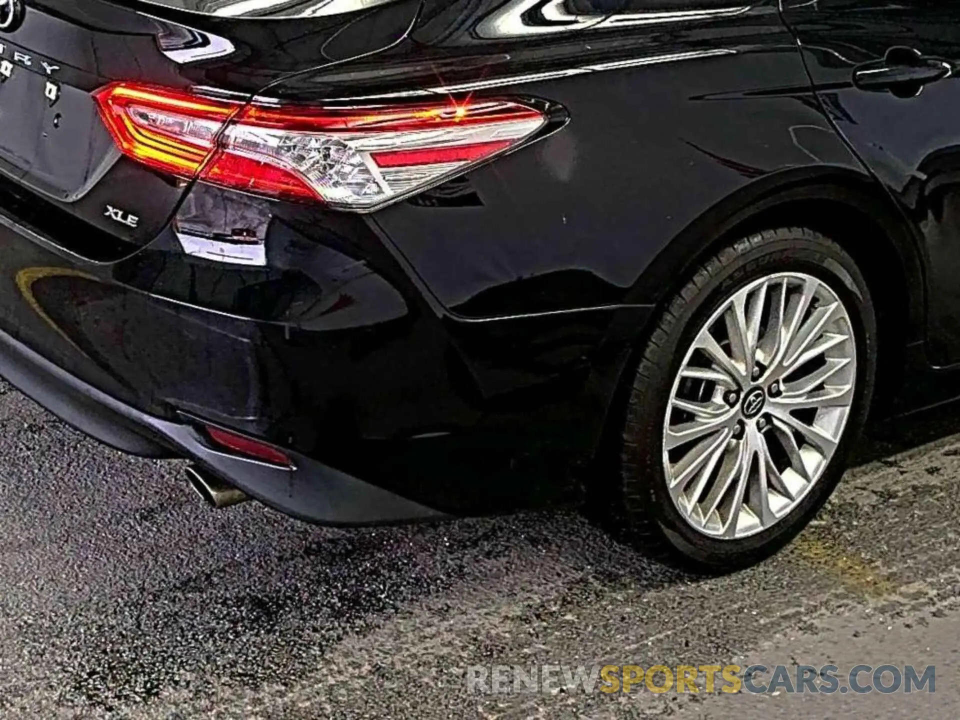 27 Photograph of a damaged car 4T1F11AK8LU344715 TOYOTA CAMRY 2020