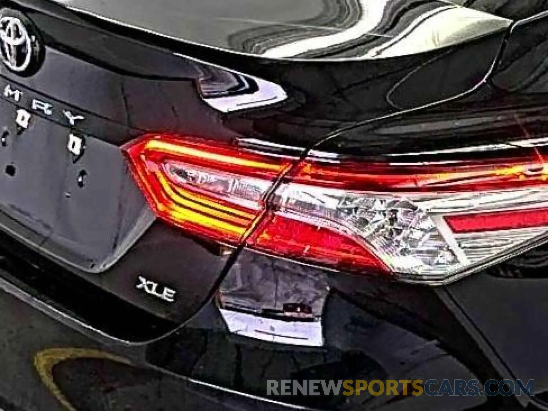 28 Photograph of a damaged car 4T1F11AK8LU344715 TOYOTA CAMRY 2020