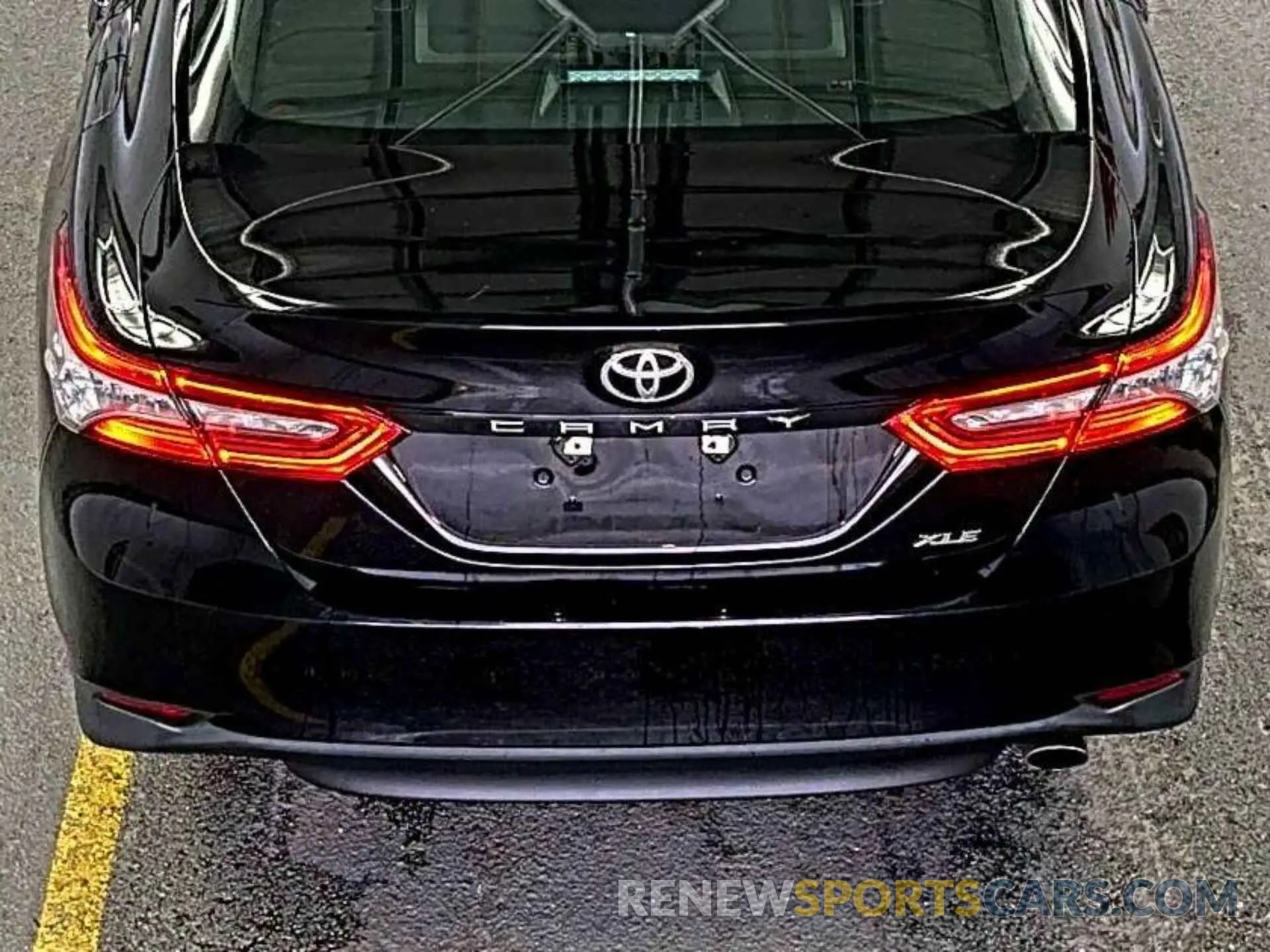 37 Photograph of a damaged car 4T1F11AK8LU344715 TOYOTA CAMRY 2020