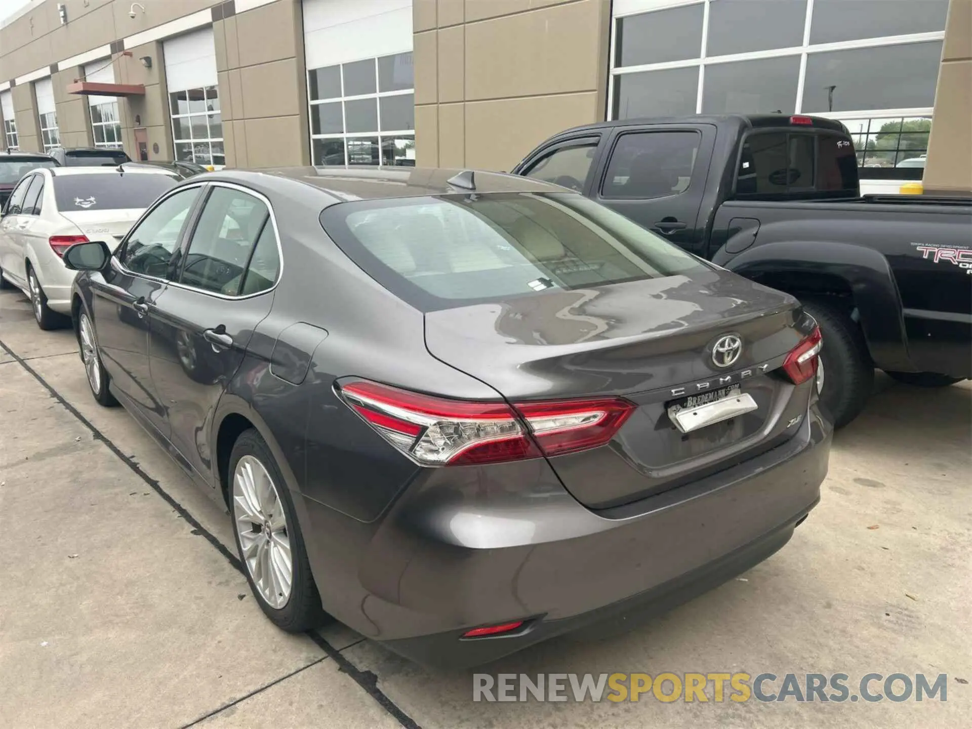 2 Photograph of a damaged car 4T1F11AK8LU859293 TOYOTA CAMRY 2020