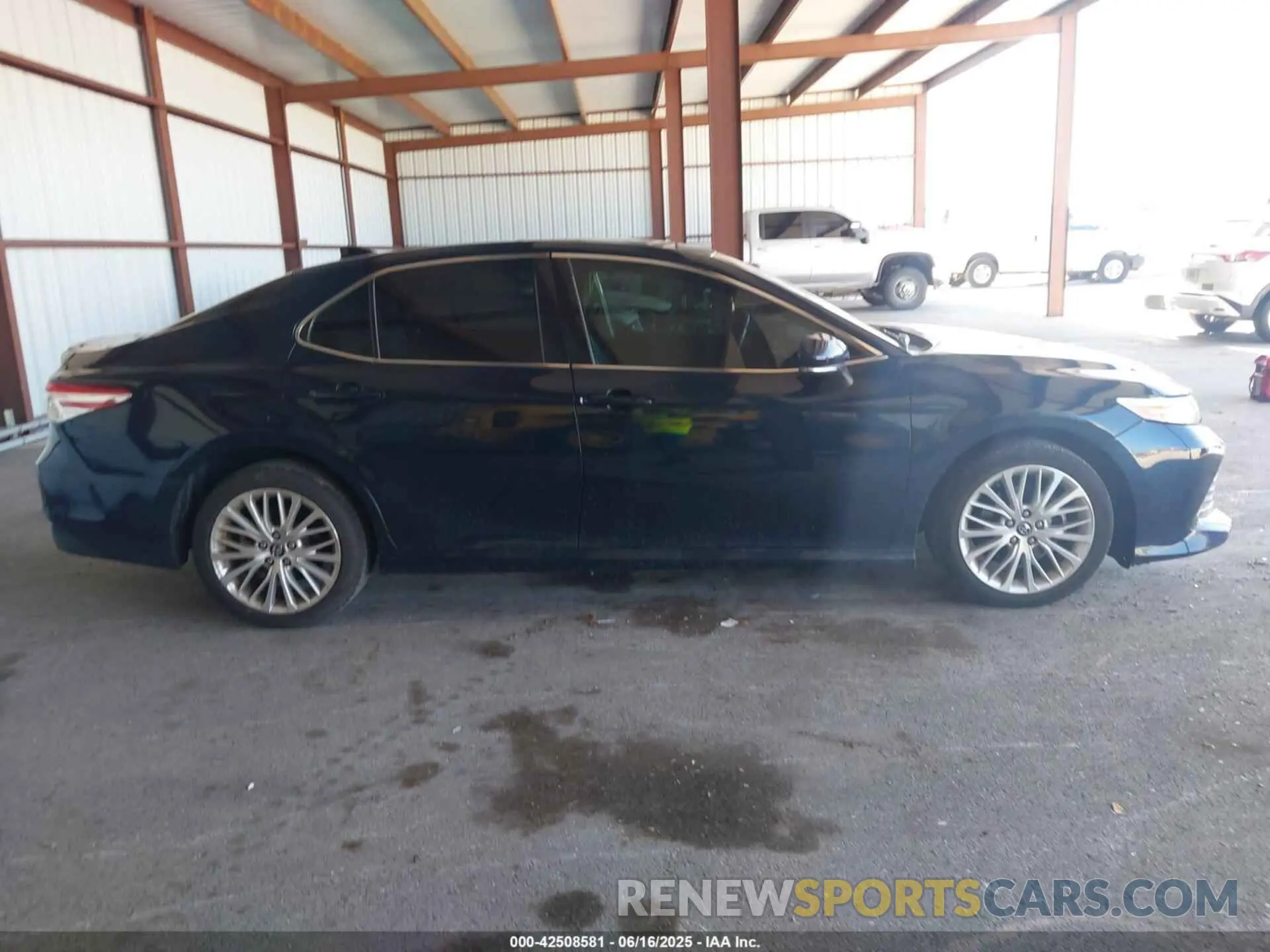 13 Photograph of a damaged car 4T1F11AK8LU883707 TOYOTA CAMRY 2020