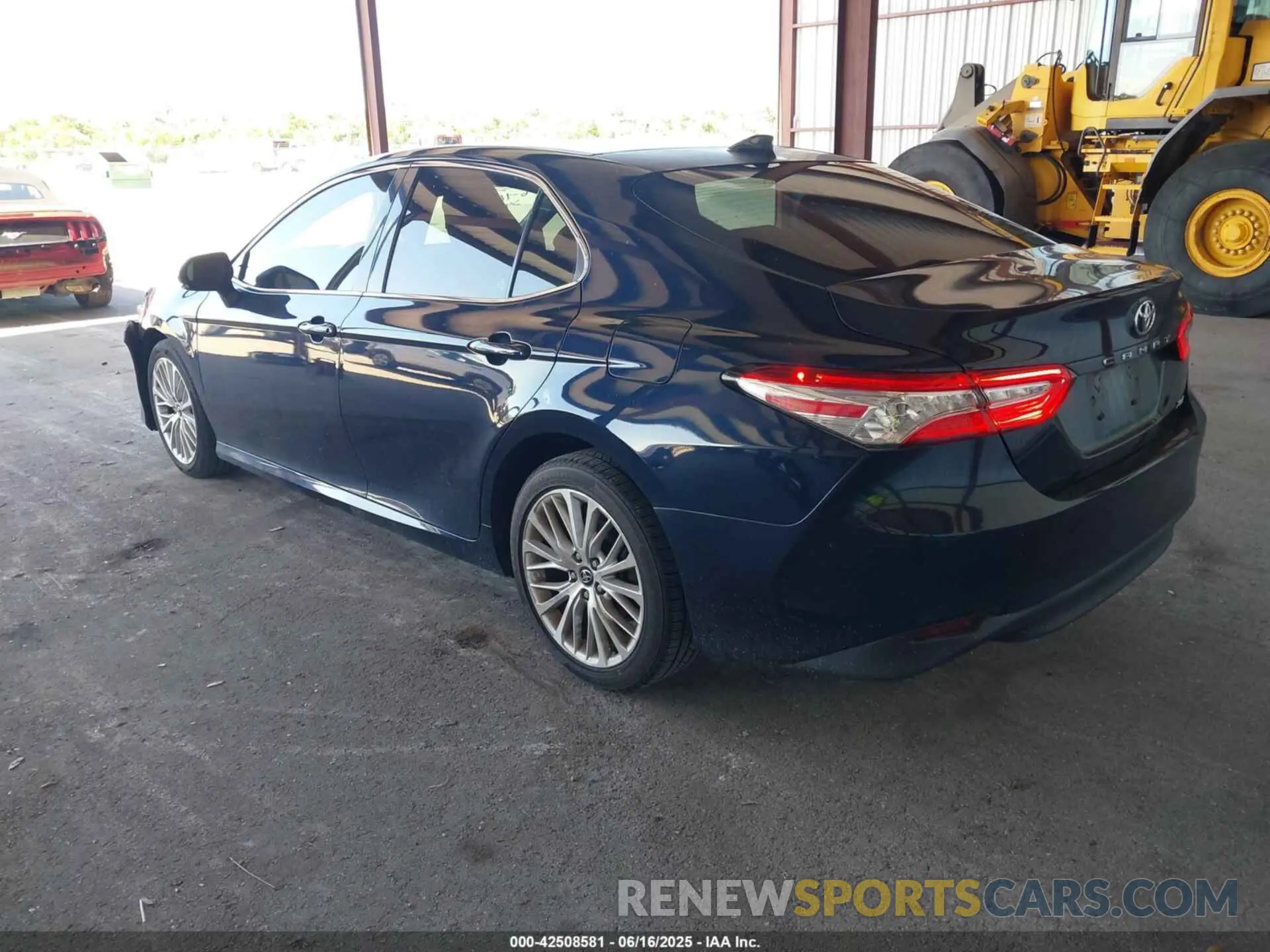 3 Photograph of a damaged car 4T1F11AK8LU883707 TOYOTA CAMRY 2020