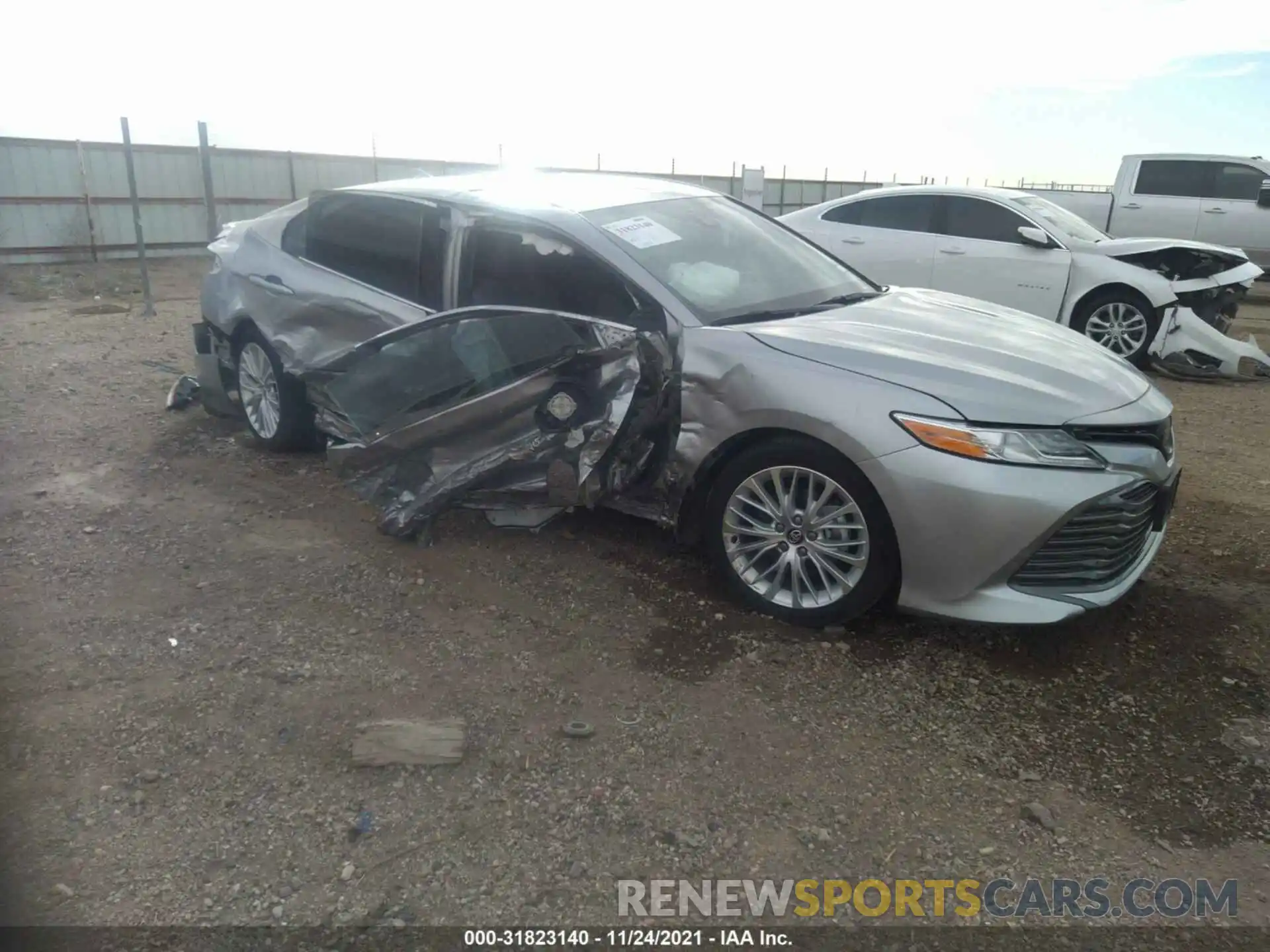 1 Photograph of a damaged car 4T1F11AK8LU886655 TOYOTA CAMRY 2020