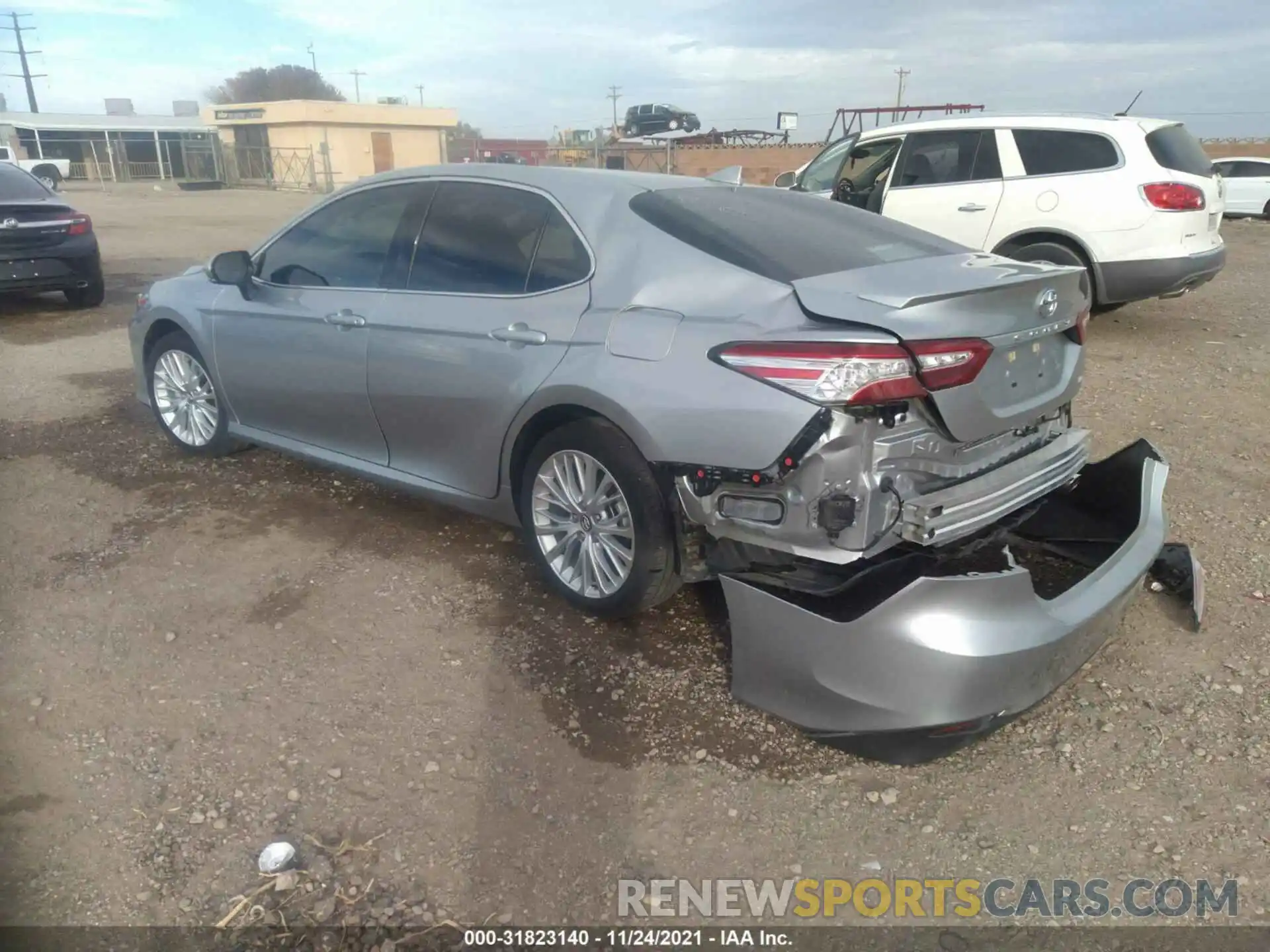 3 Photograph of a damaged car 4T1F11AK8LU886655 TOYOTA CAMRY 2020